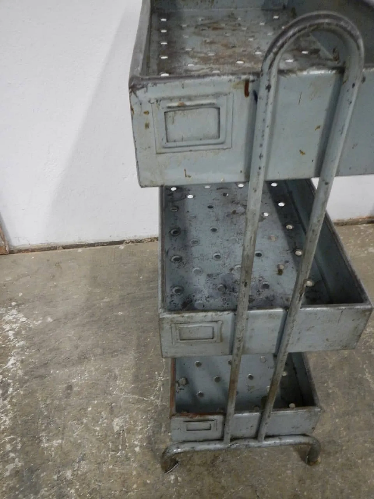 Carrello in ferro con vasche 1950 8