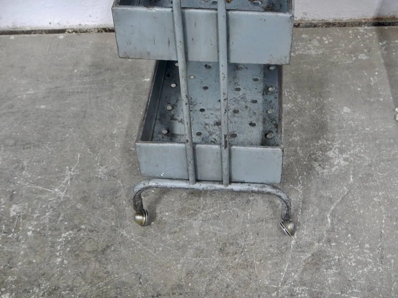 Carrello in ferro con vasche 1950 9