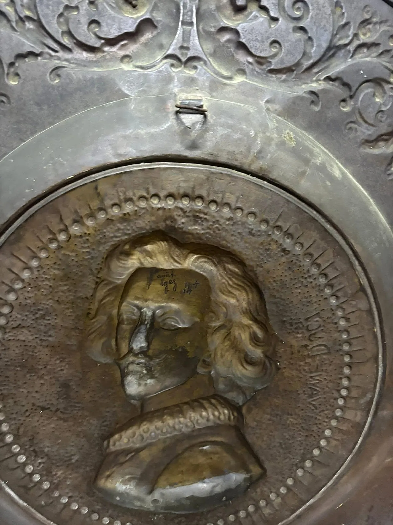 Piatto in bronzo e ottone, anni '30 13