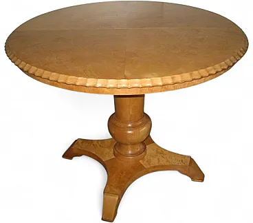 Extendable antique round table. Early 1900s
