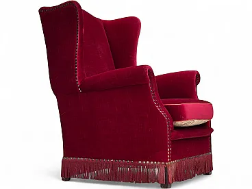 Anni '70, poltrona danese con schienale alto, velluto rosso, legno di frassino.