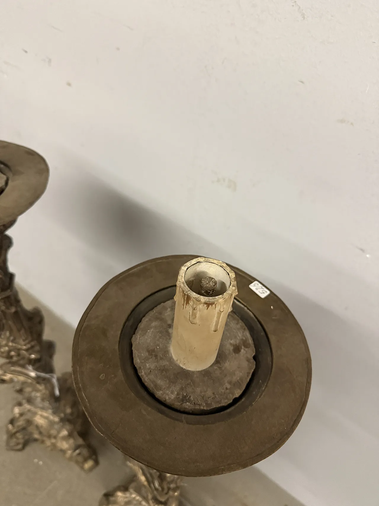 Coppia di candelabri in argento cesellato, '700 8