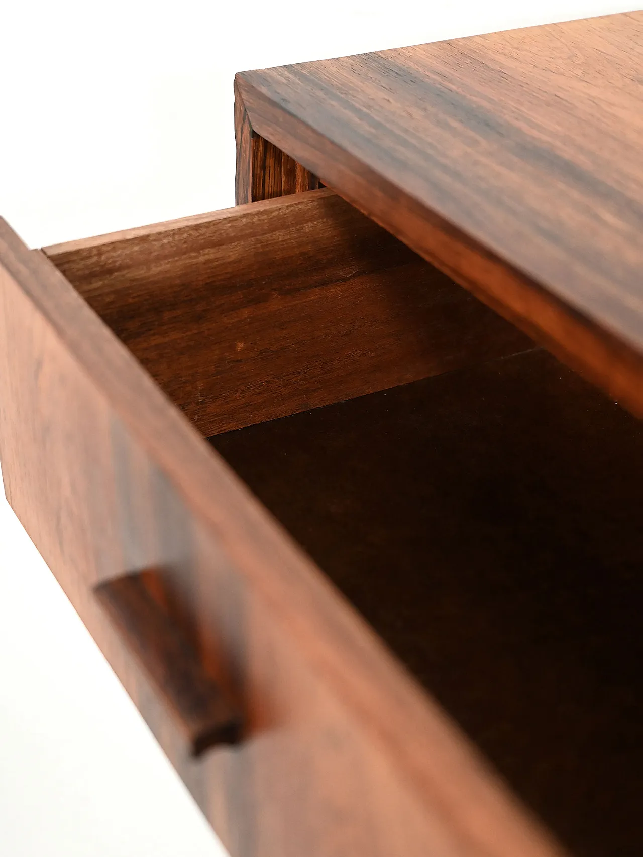 Small Scandinavian sideboard in rosewood 8