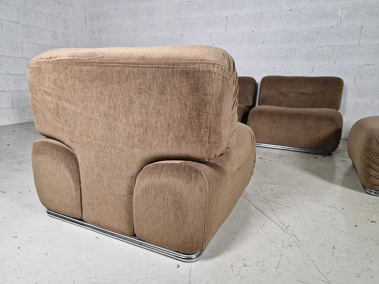5 lounge easy chairs By Euromobili Italy 70s 8