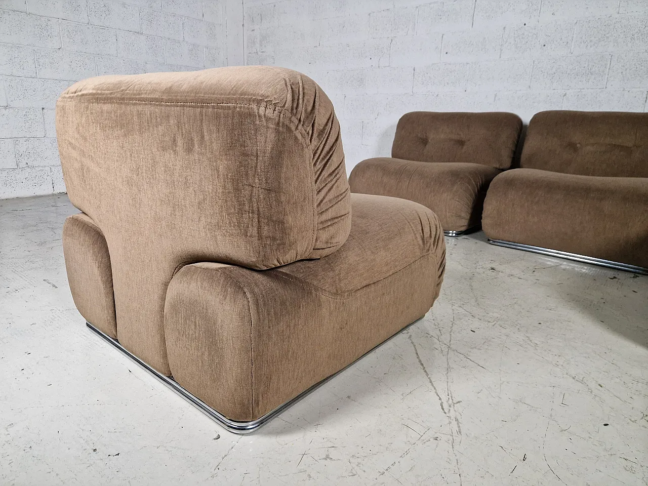 5 lounge easy chairs By Euromobili Italy 70s 9