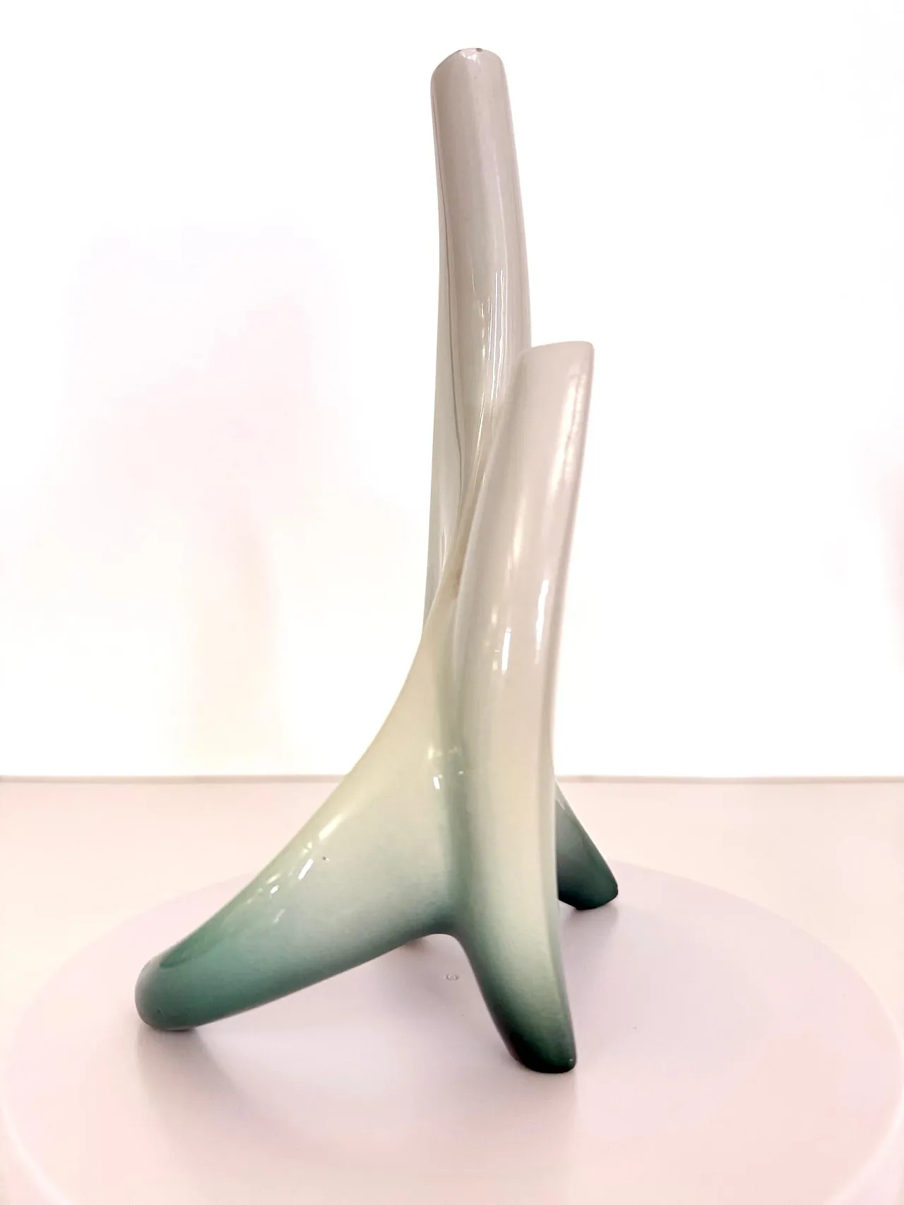 Scultura a forma di vaso di fiori in ceramica avorio e verde, anni '50 3