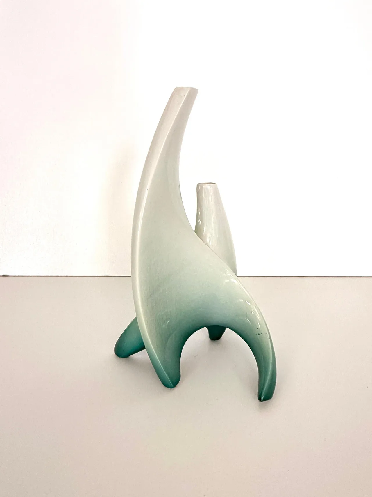 Scultura a forma di vaso di fiori in ceramica avorio e verde, anni '50 4