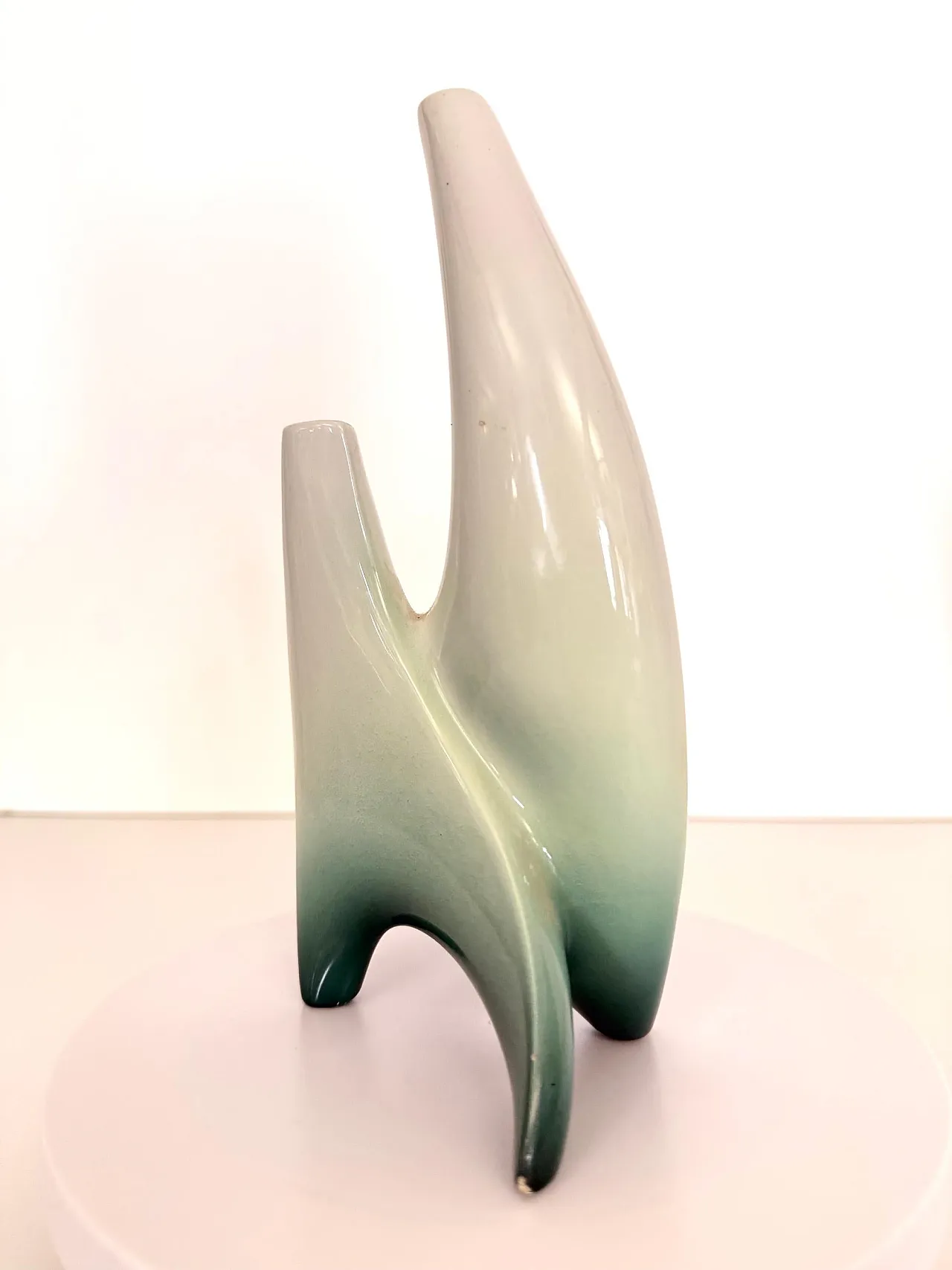 Scultura a forma di vaso di fiori in ceramica avorio e verde, anni '50 6
