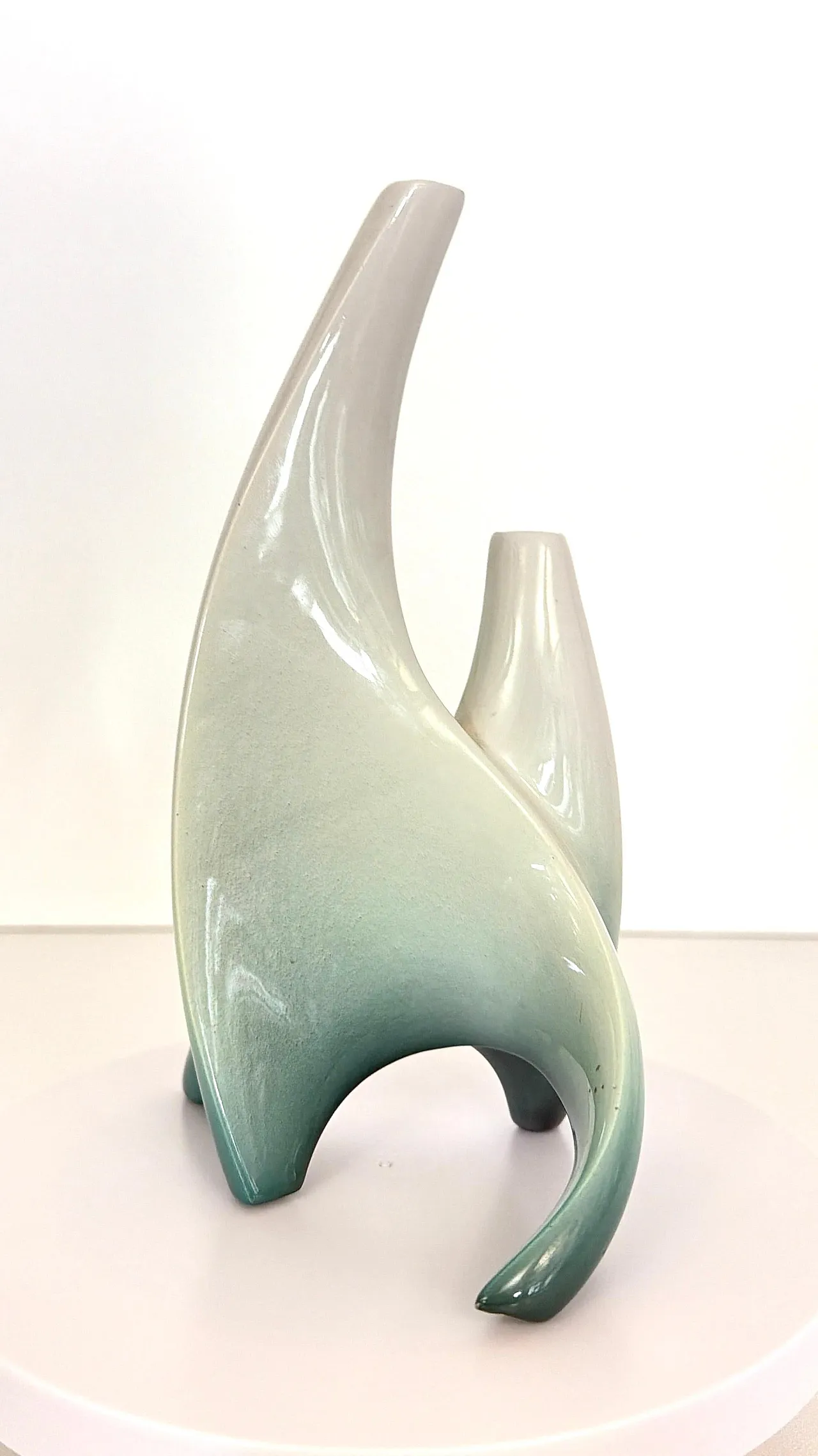 Scultura a forma di vaso di fiori in ceramica avorio e verde, anni '50 8