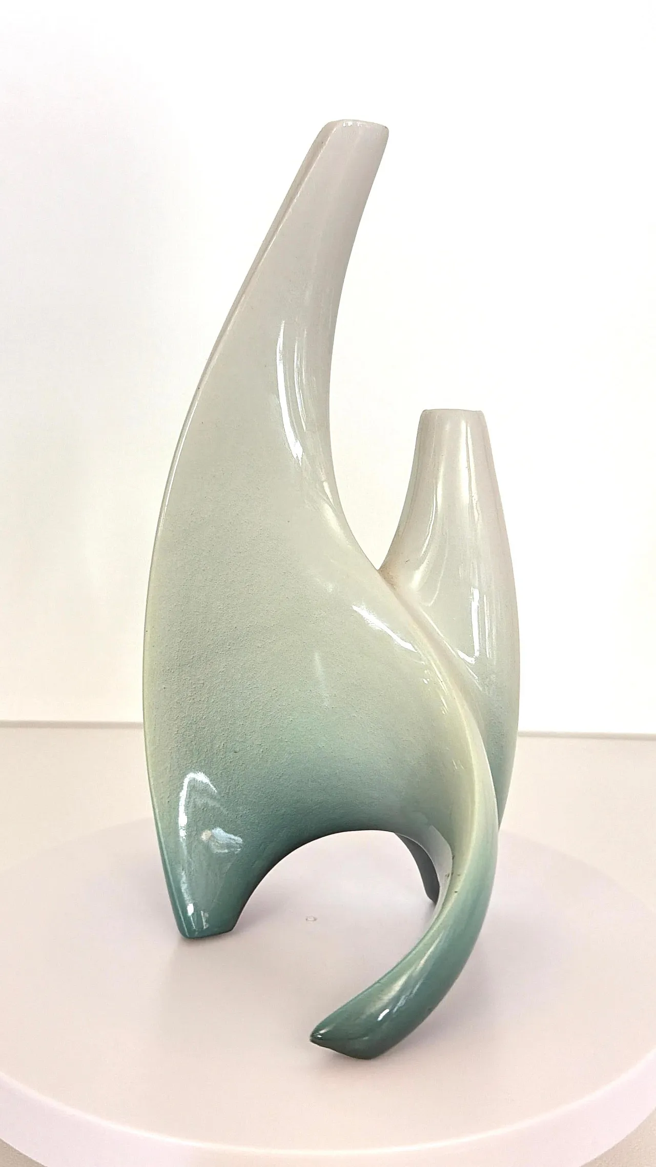 Scultura a forma di vaso di fiori in ceramica avorio e verde, anni '50 11