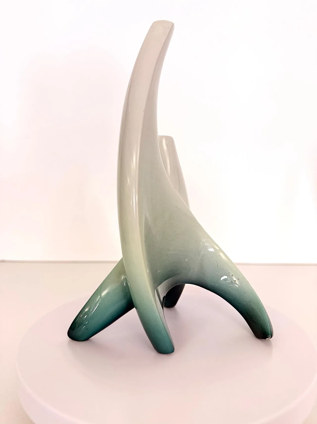 Scultura a forma di vaso di fiori in ceramica avorio e verde, anni '50 12