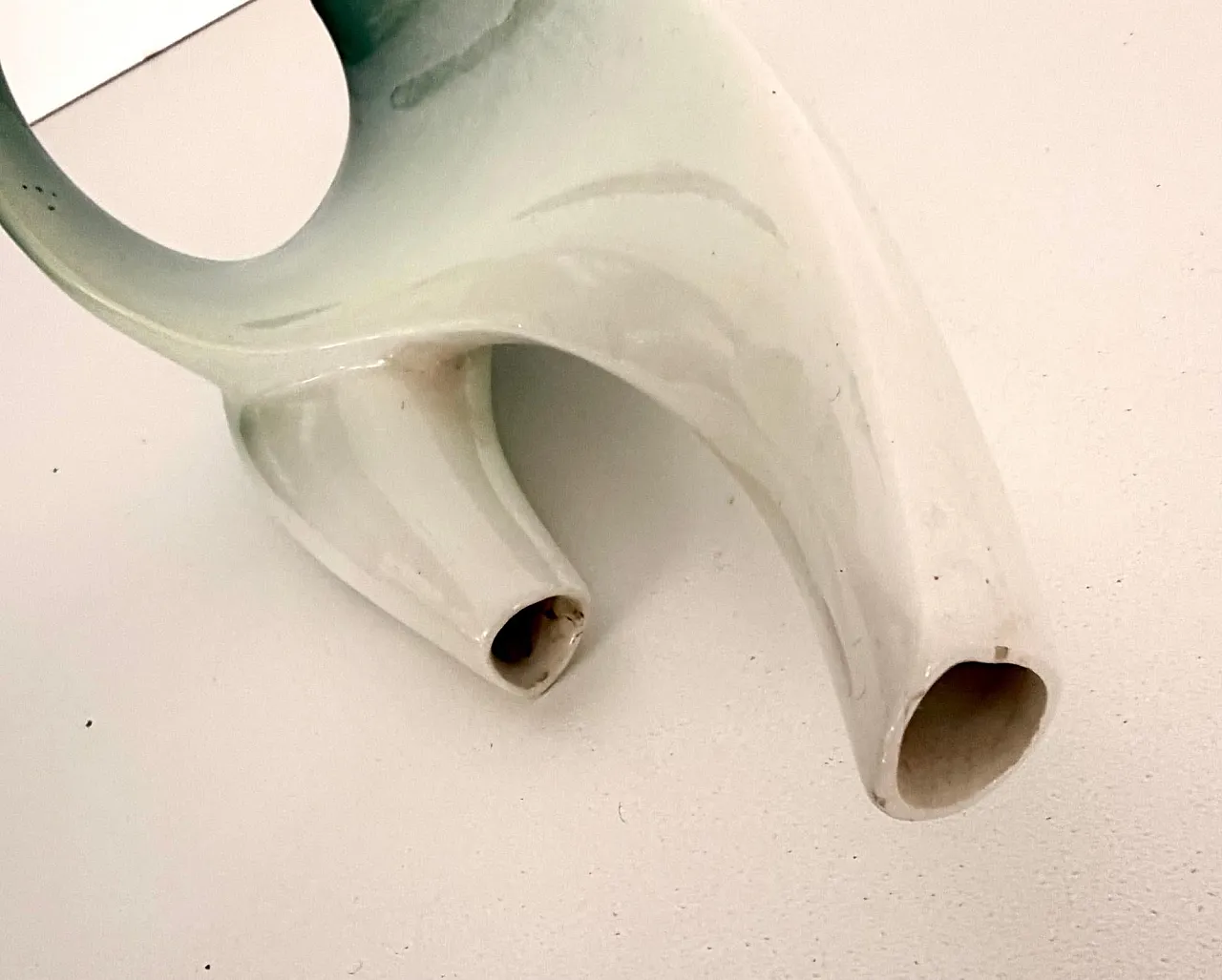 Scultura a forma di vaso di fiori in ceramica avorio e verde, anni '50 15