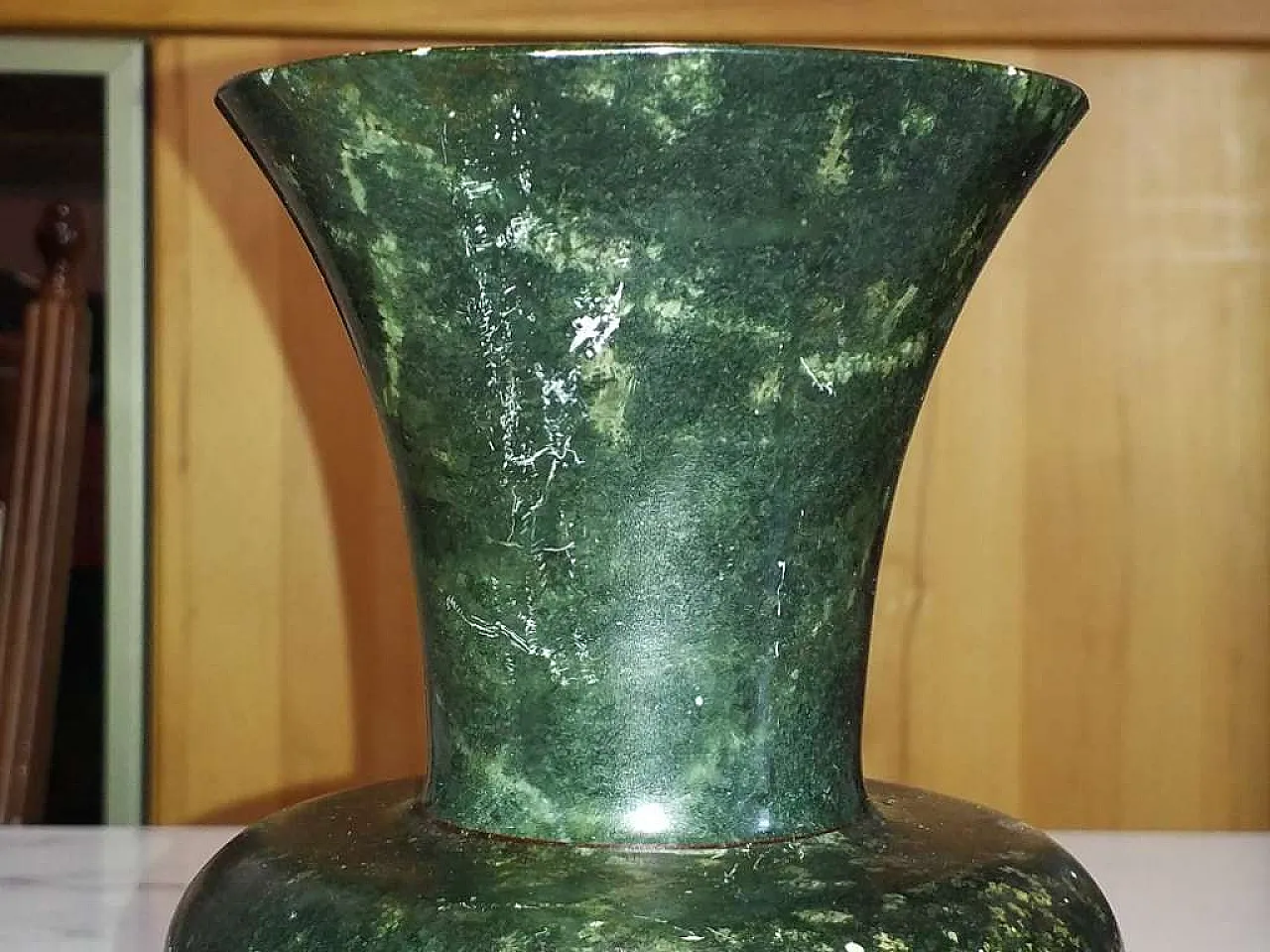 Spinach green nephrite jade vase,  17th century 2
