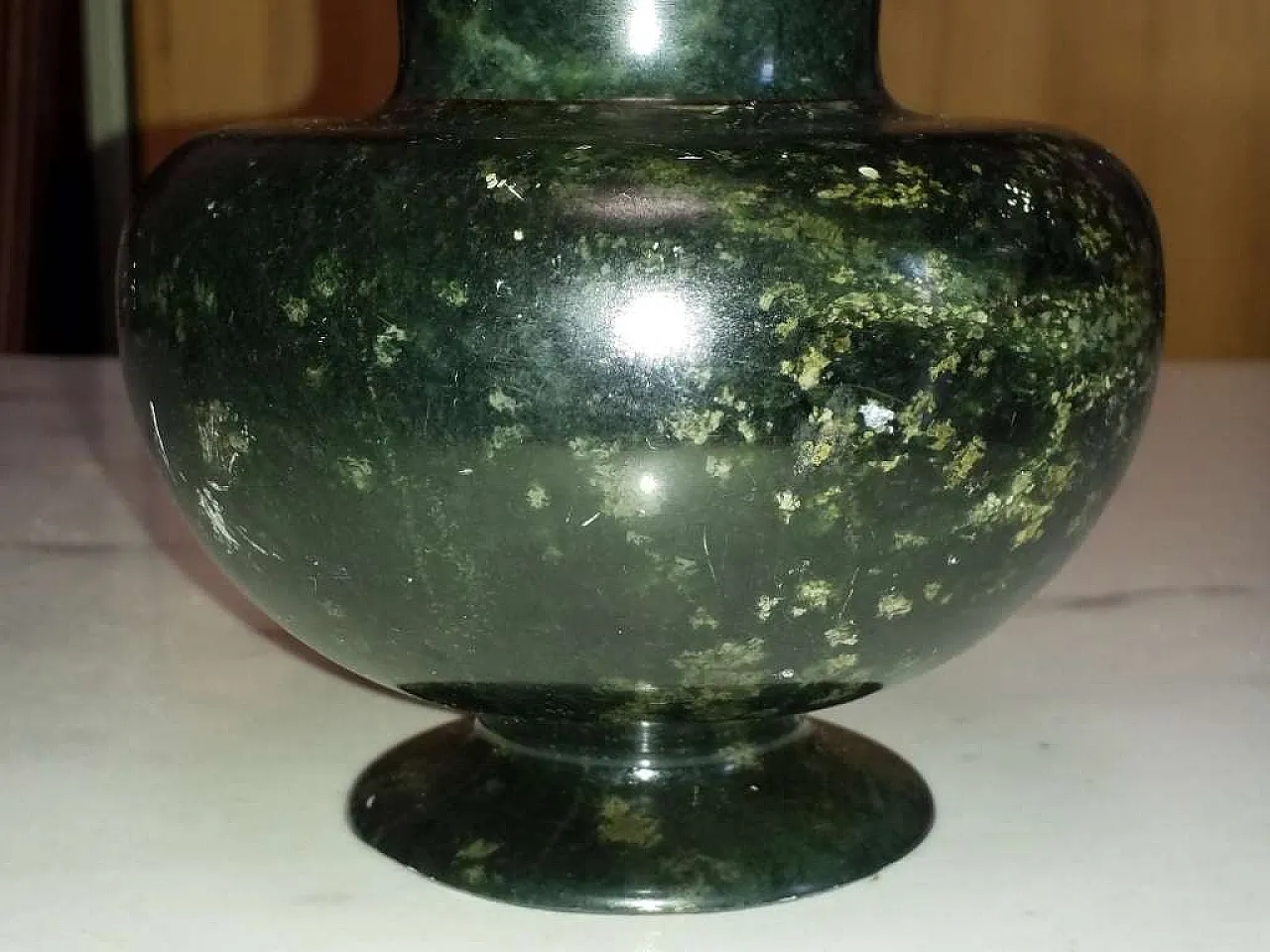 Spinach green nephrite jade vase,  17th century 4
