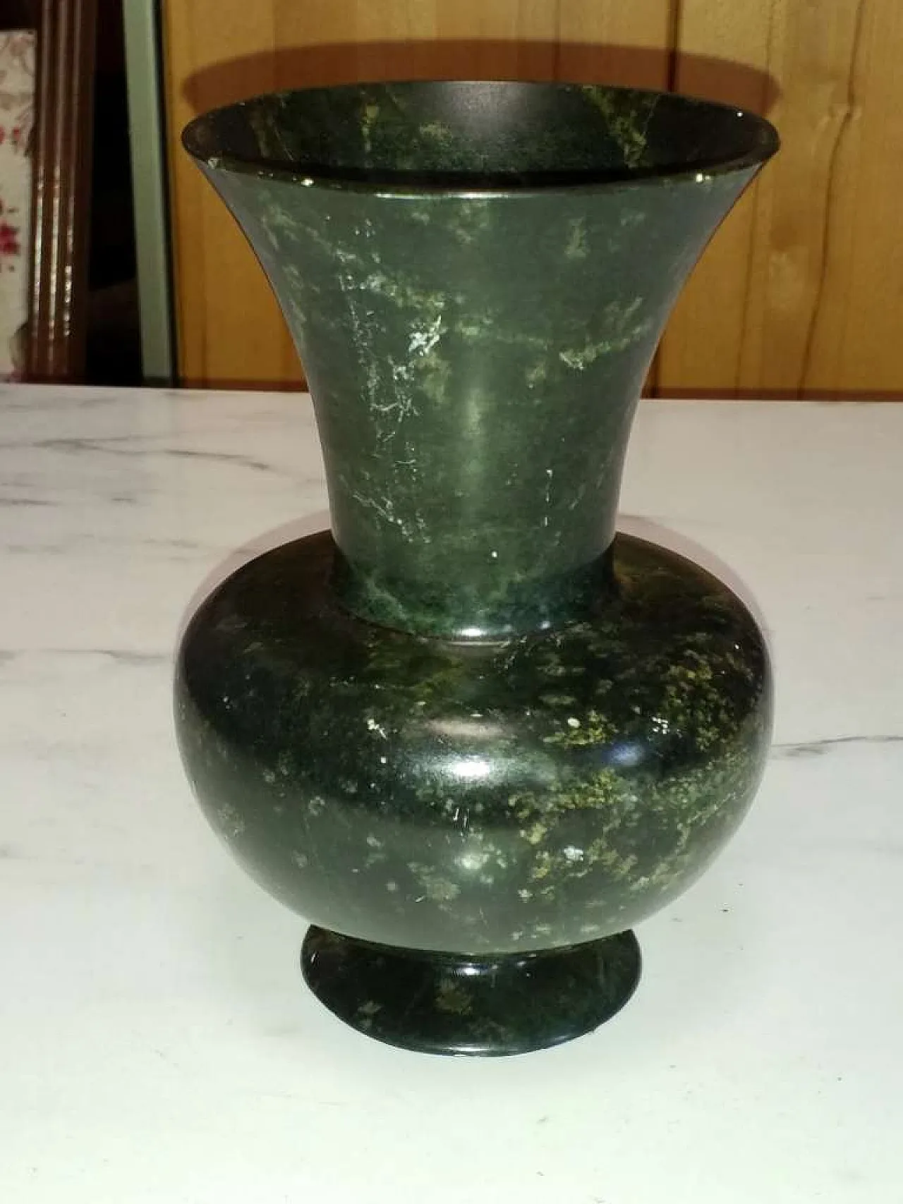 Spinach green nephrite jade vase,  17th century 5