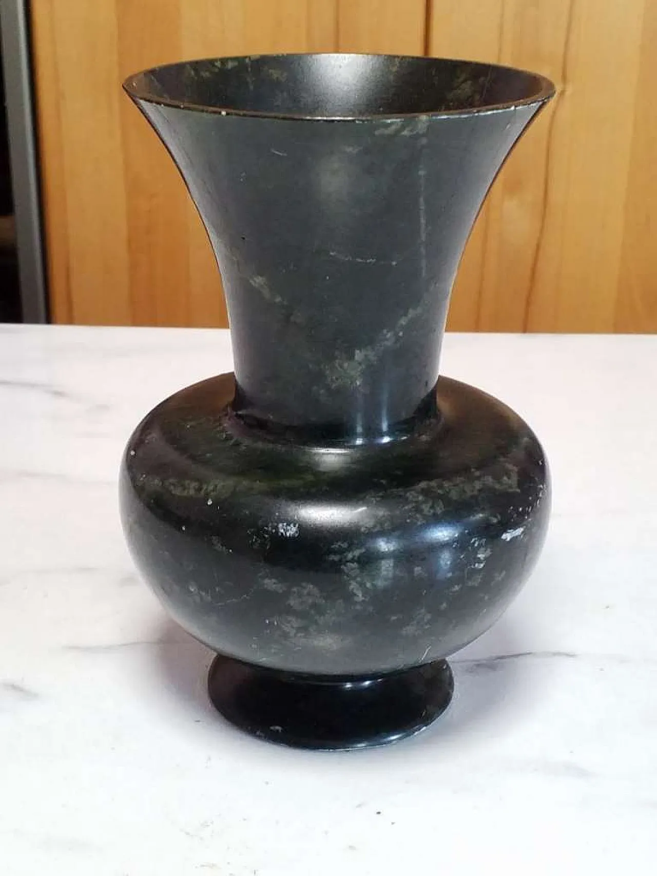 Spinach green nephrite jade vase,  17th century 6