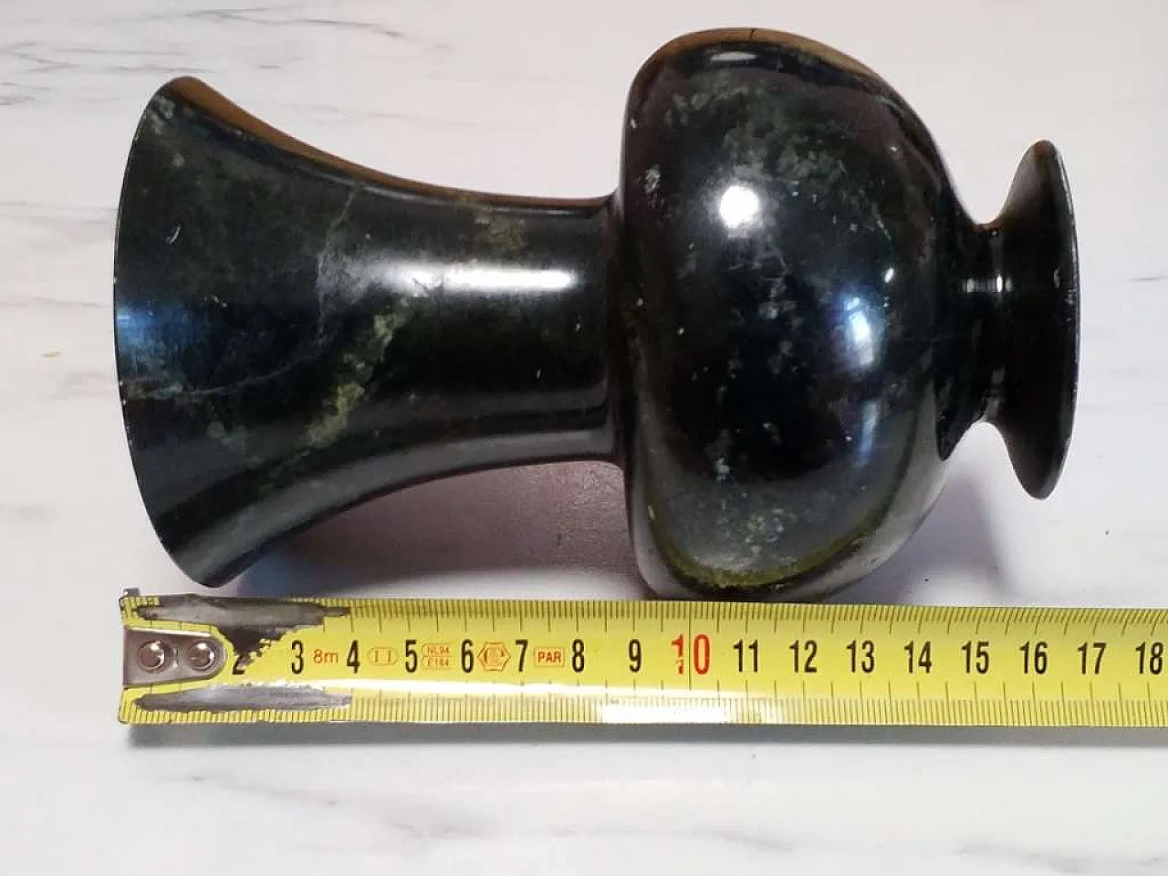 Spinach green nephrite jade vase,  17th century 7