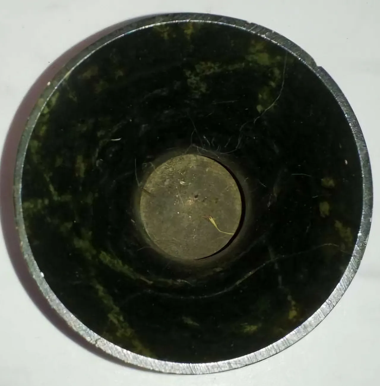 Spinach green nephrite jade vase,  17th century 9