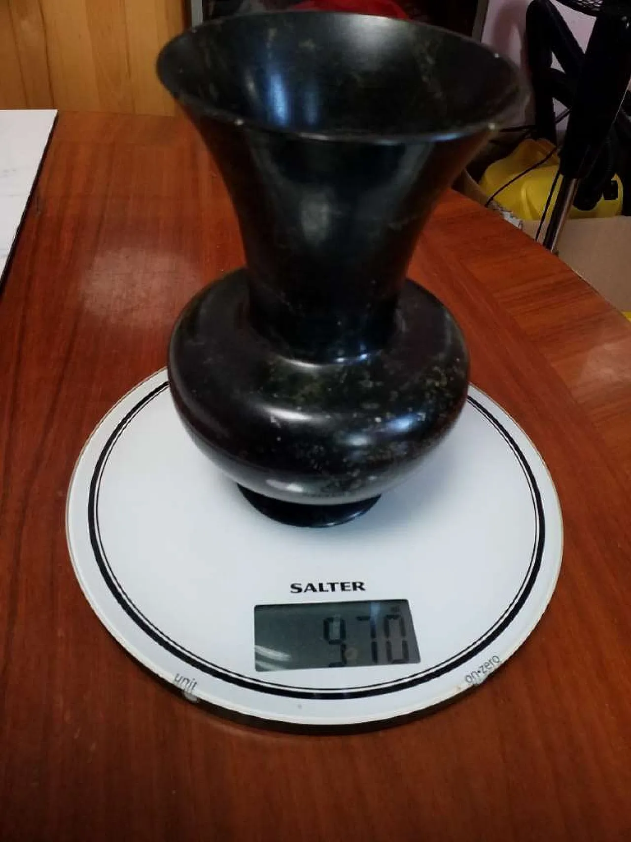 Spinach green nephrite jade vase,  17th century 11