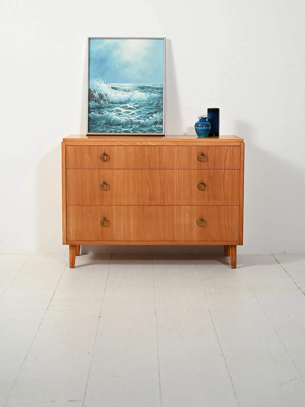 Scandinavian deco chest of drawers in elm, 40s 2