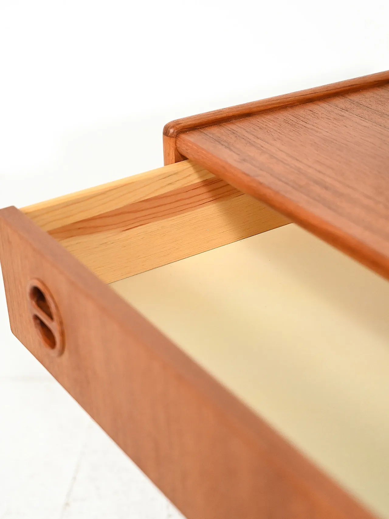 Scandinavian bedside table, 1950s 7