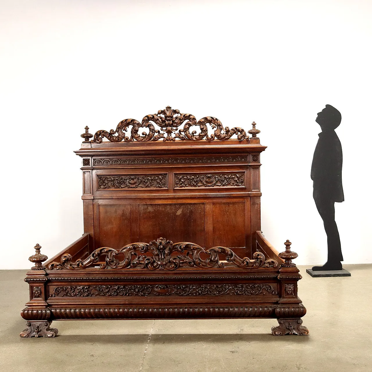 Neo-Renaissance bed, 20th century 3