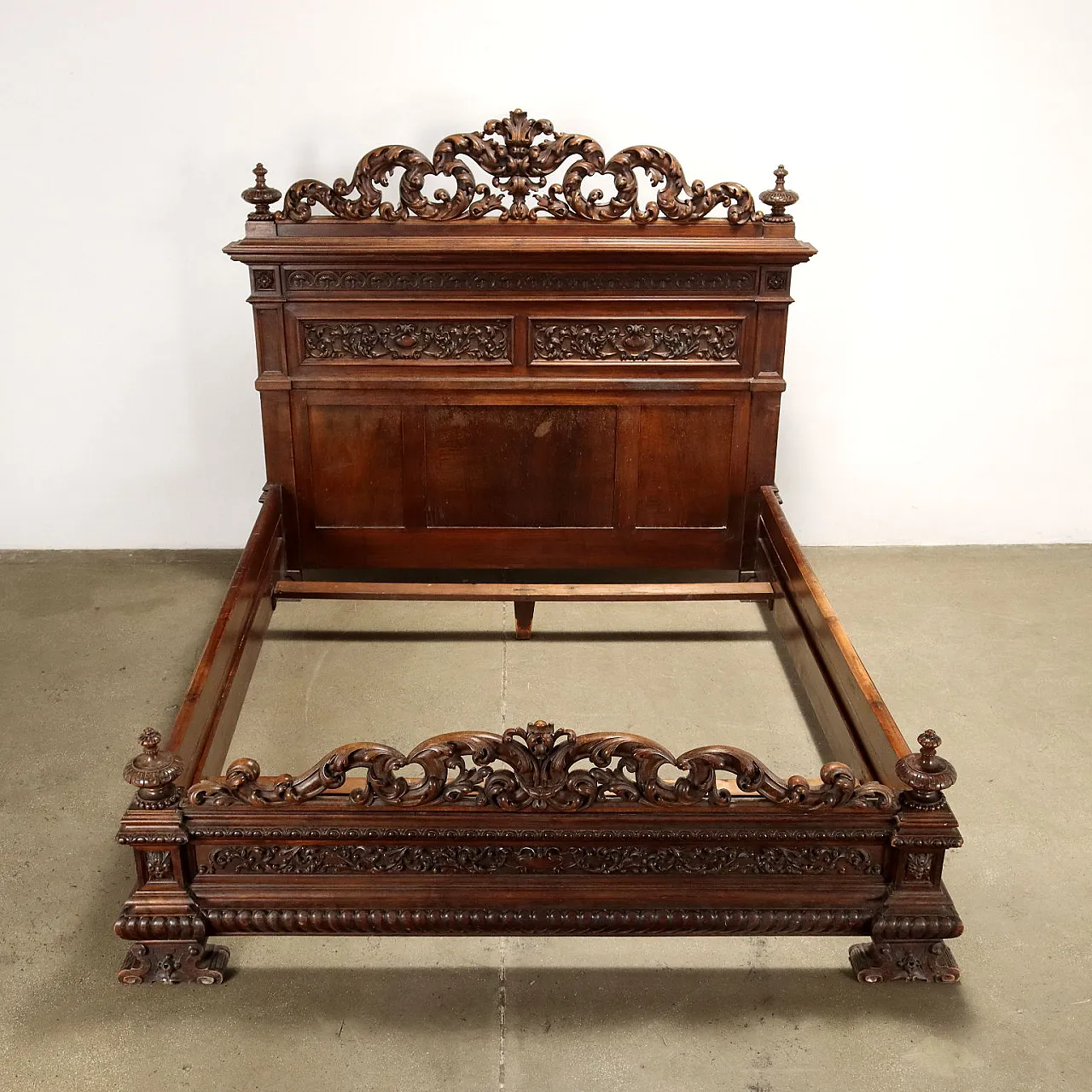 Neo-Renaissance bed, 20th century 4