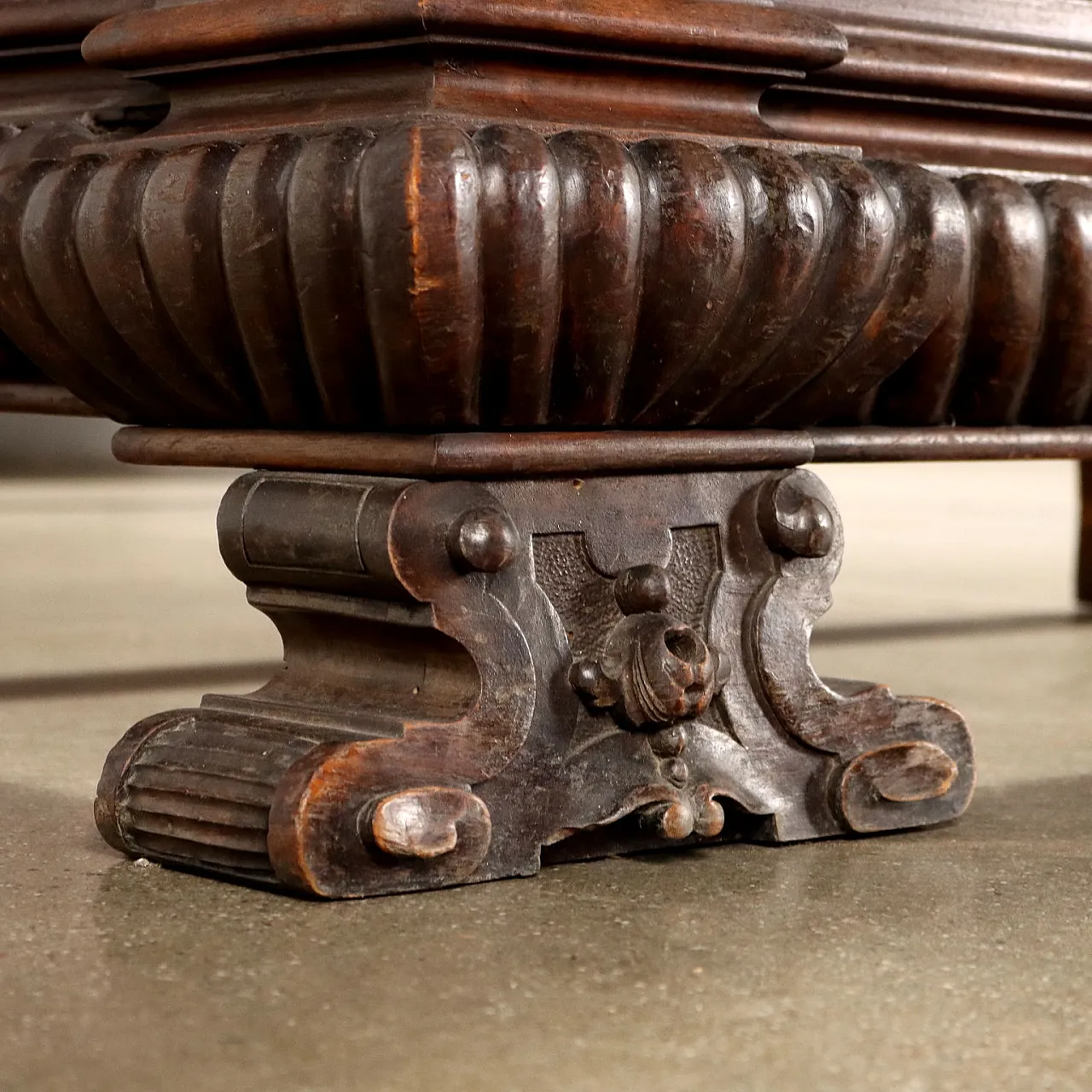 Neo-Renaissance bed, 20th century 5