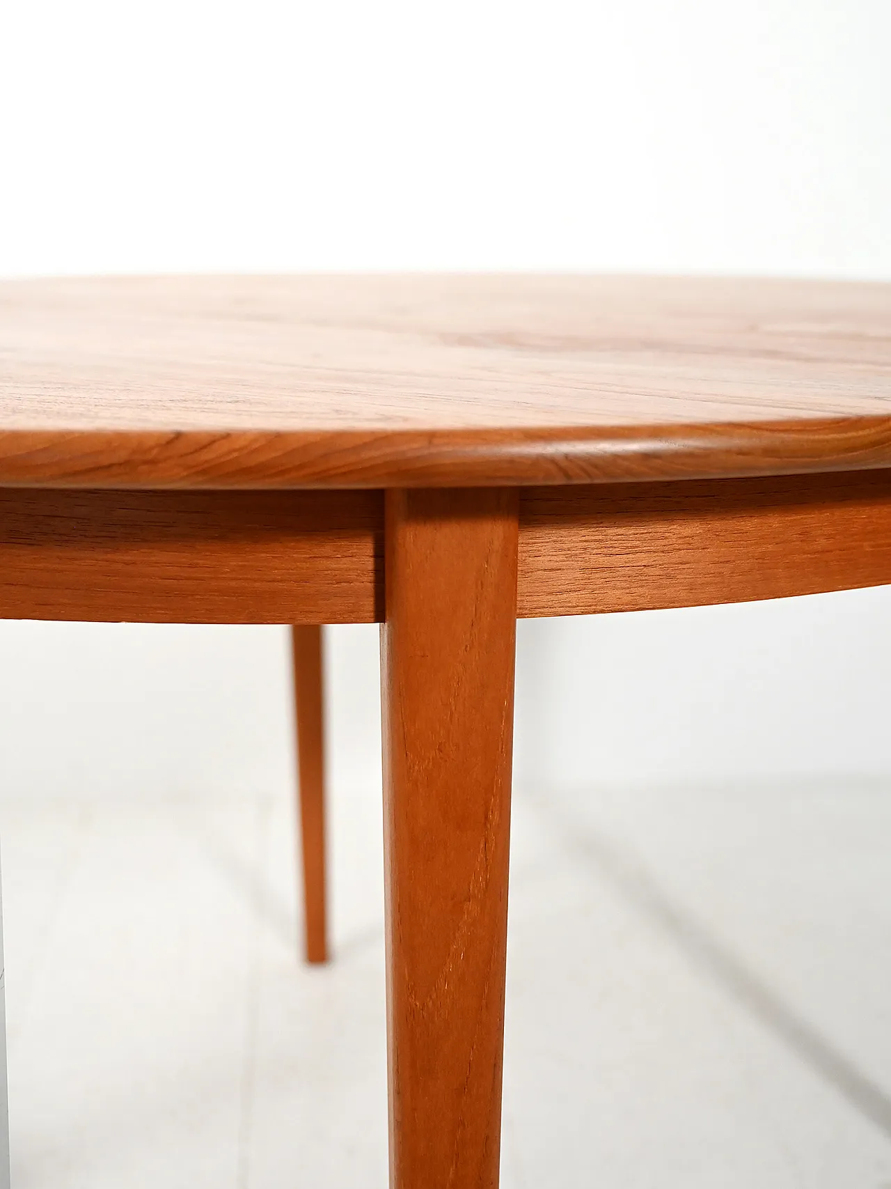 Round extendable teak table by Svante Skogh 5