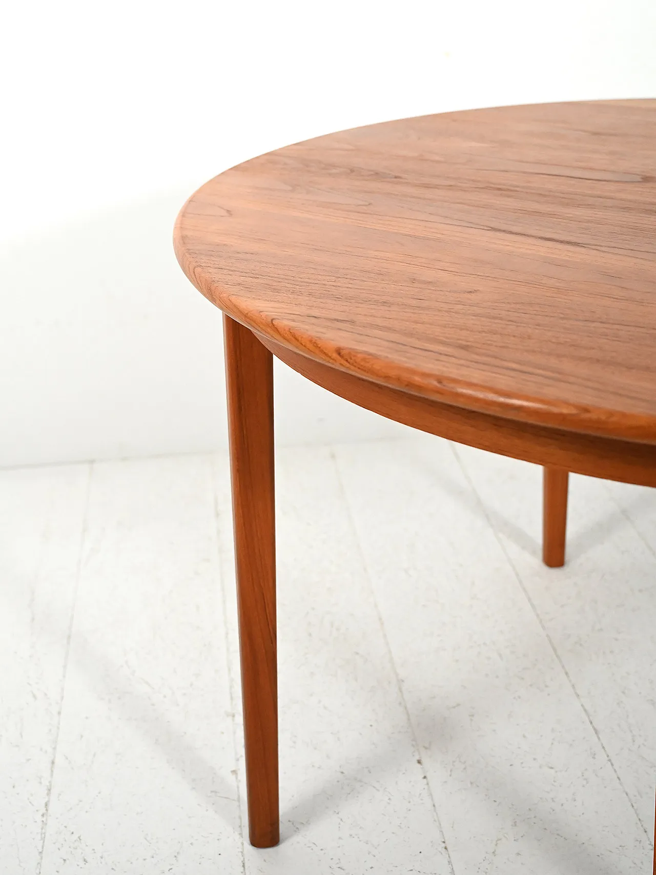 Round extendable teak table by Svante Skogh 7
