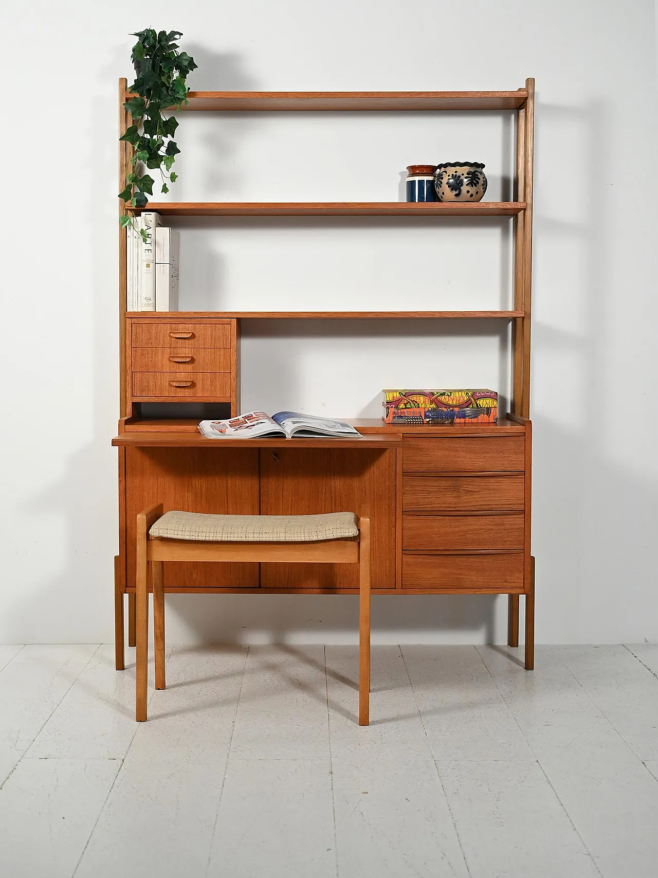 Scandinavian teak bookcase with extractable desk, 1950s/60s 1