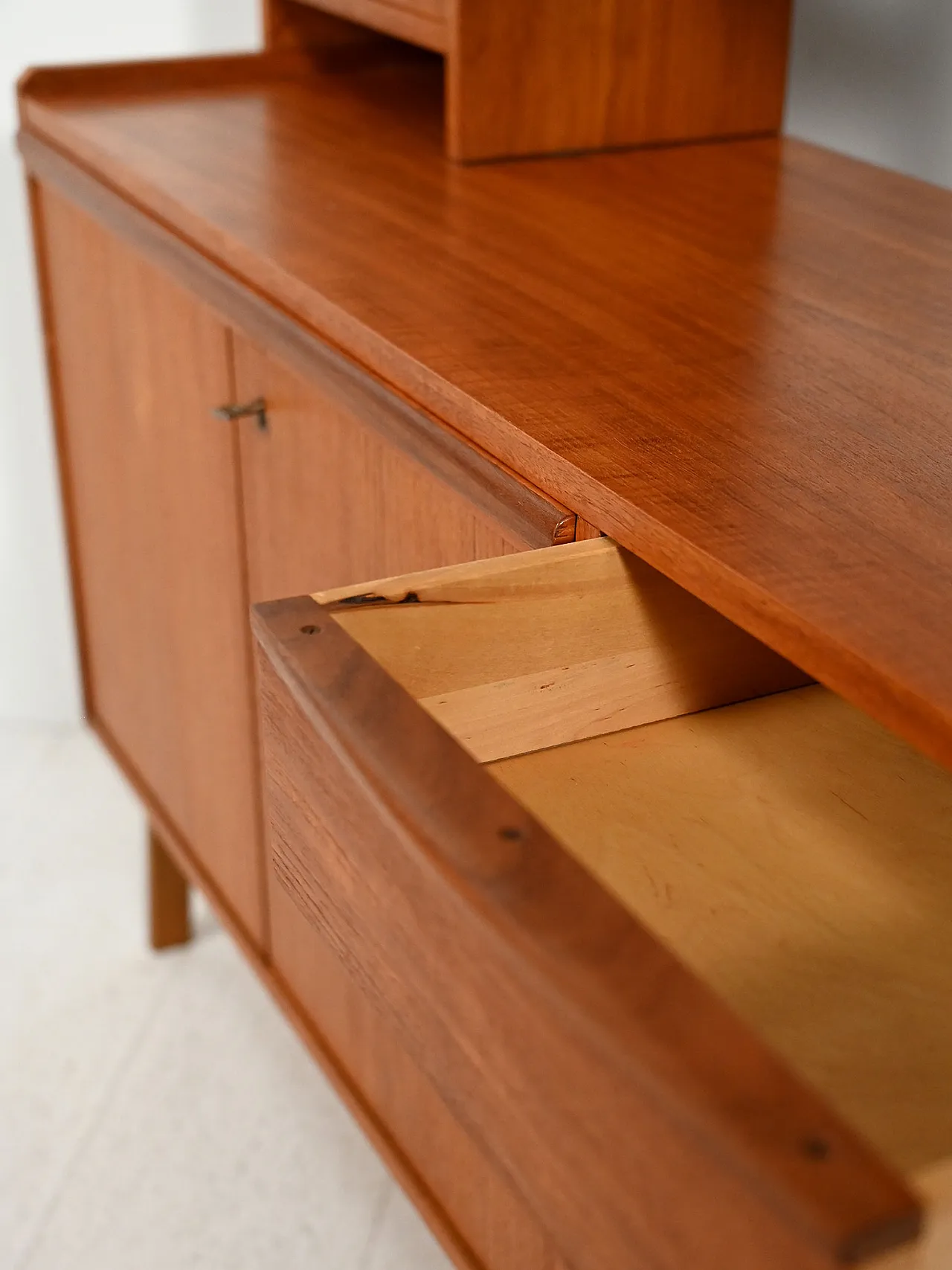 Scandinavian teak bookcase with extractable desk, 1950s/60s 10