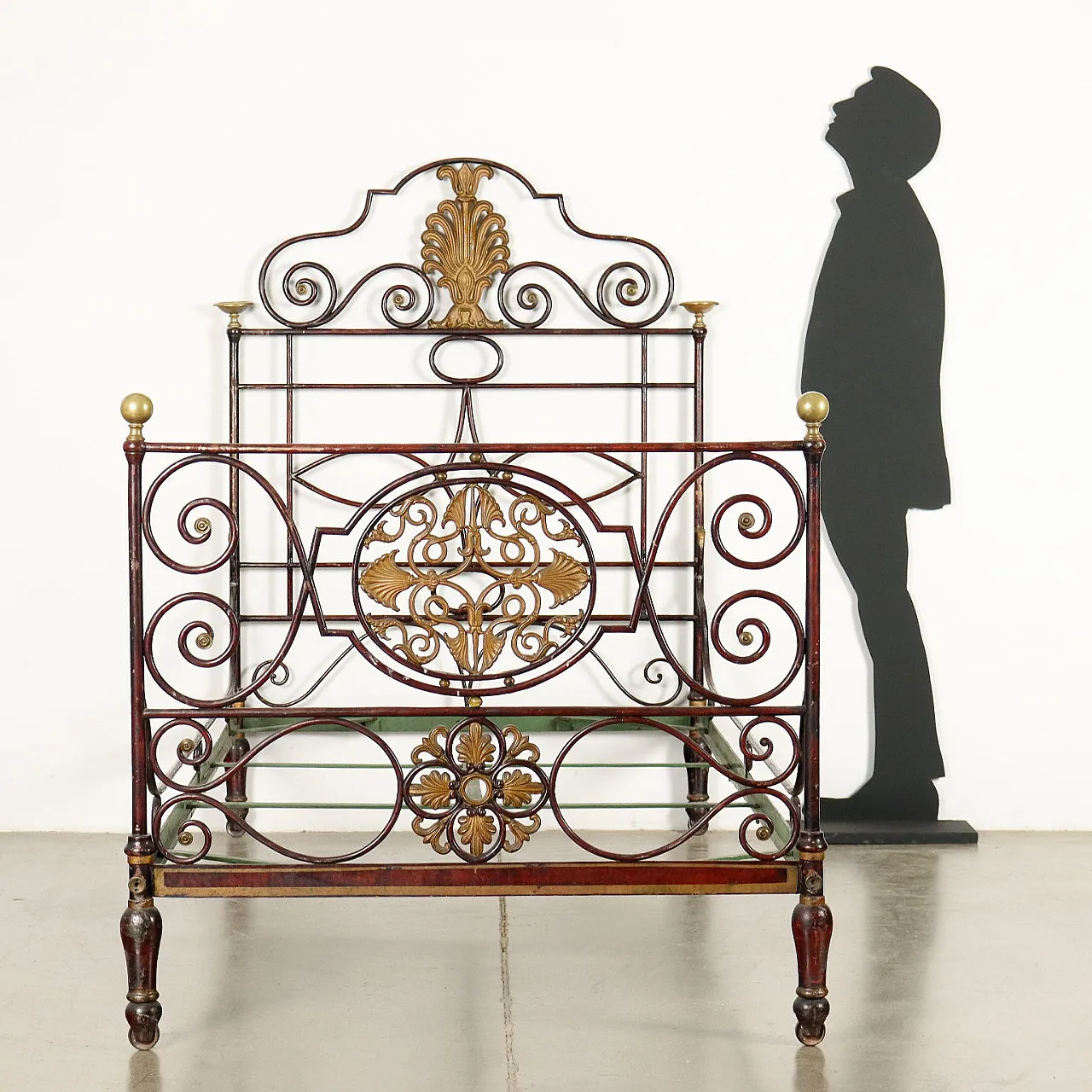 Restoration bed in red lacquered wrought iron, second quarter 19th century 2