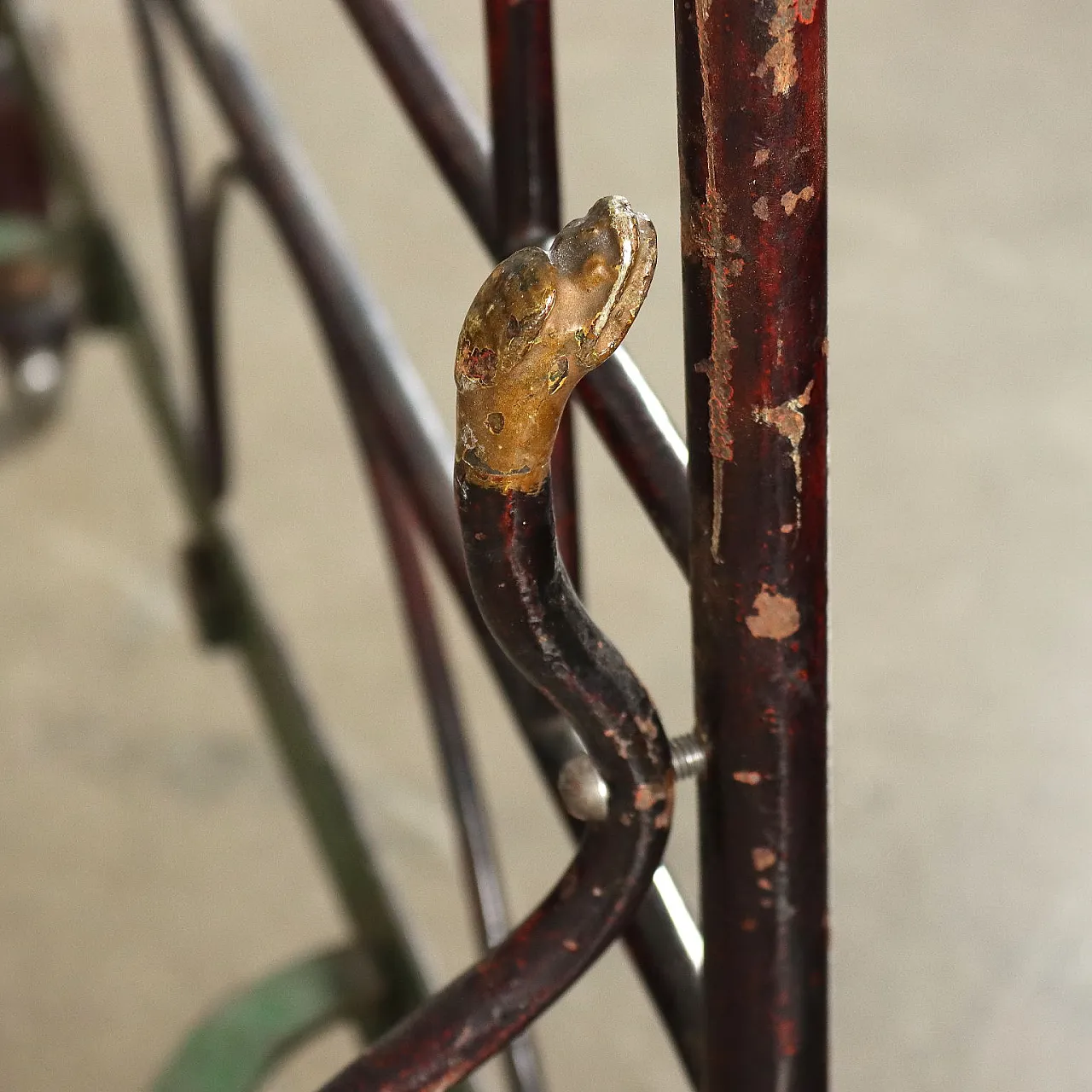 Restoration bed in red lacquered wrought iron, second quarter 19th century 4