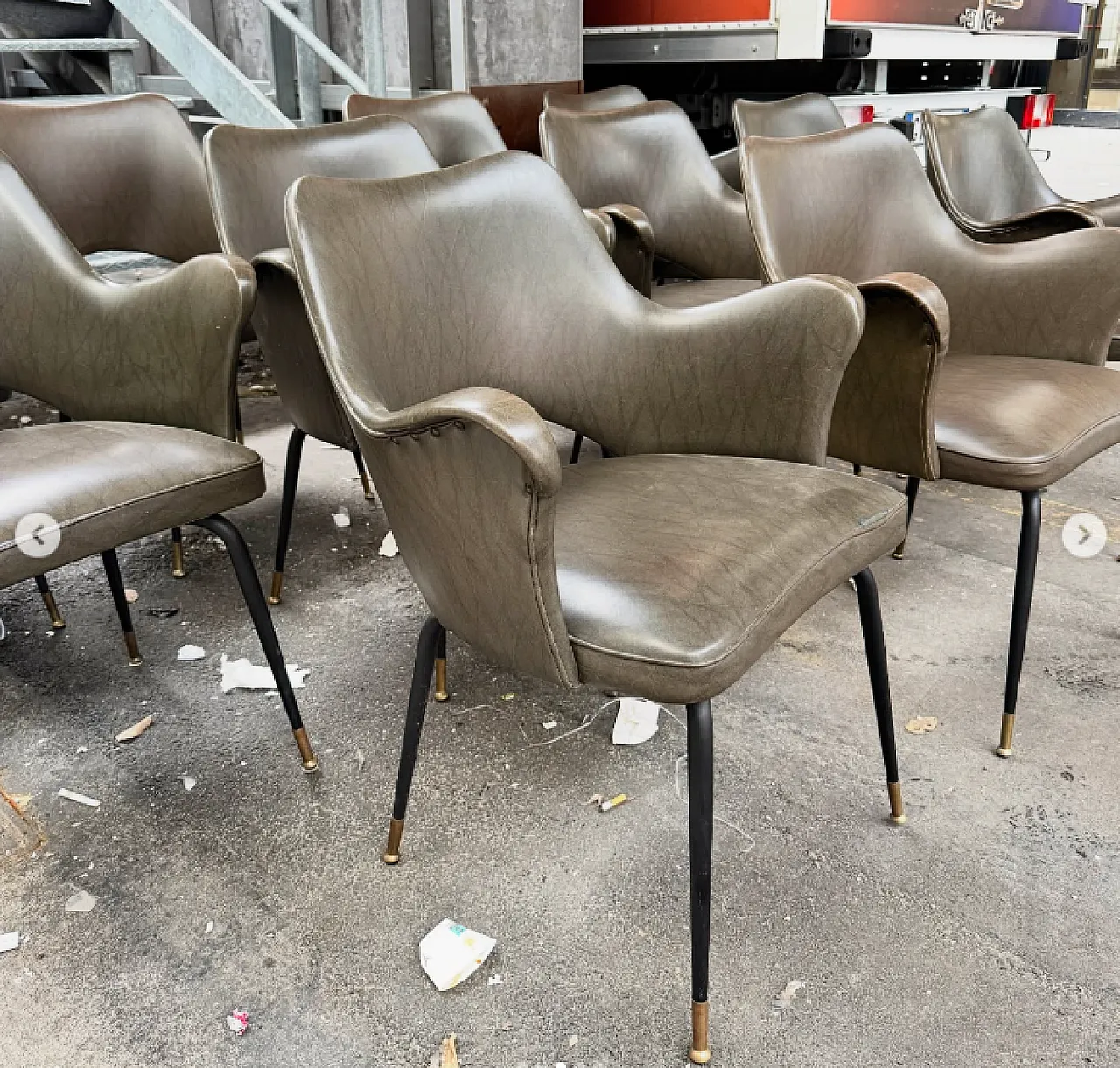 11 Poltroncine in metallo, ottone e similpelle, anni '60 3