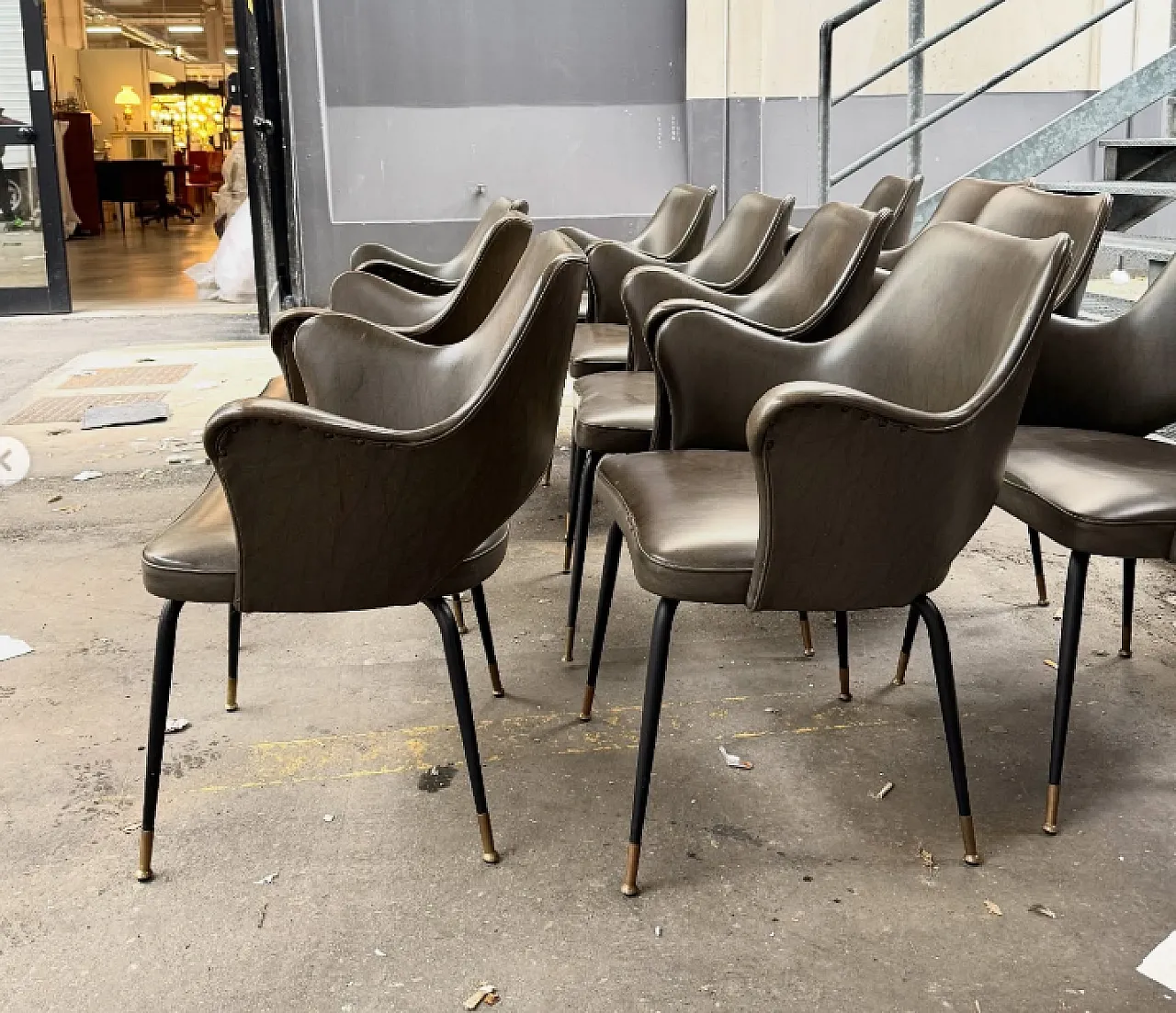 11 Poltroncine in metallo, ottone e similpelle, anni '60 5