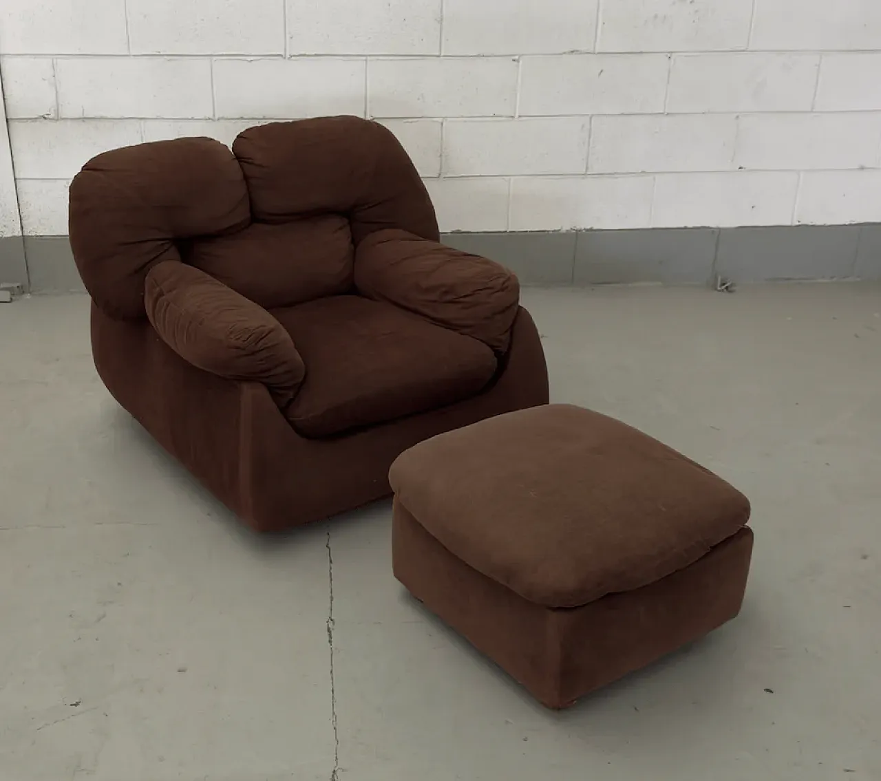 Mario Marenco, poltrona e pouf attribuiti, anni '70 2