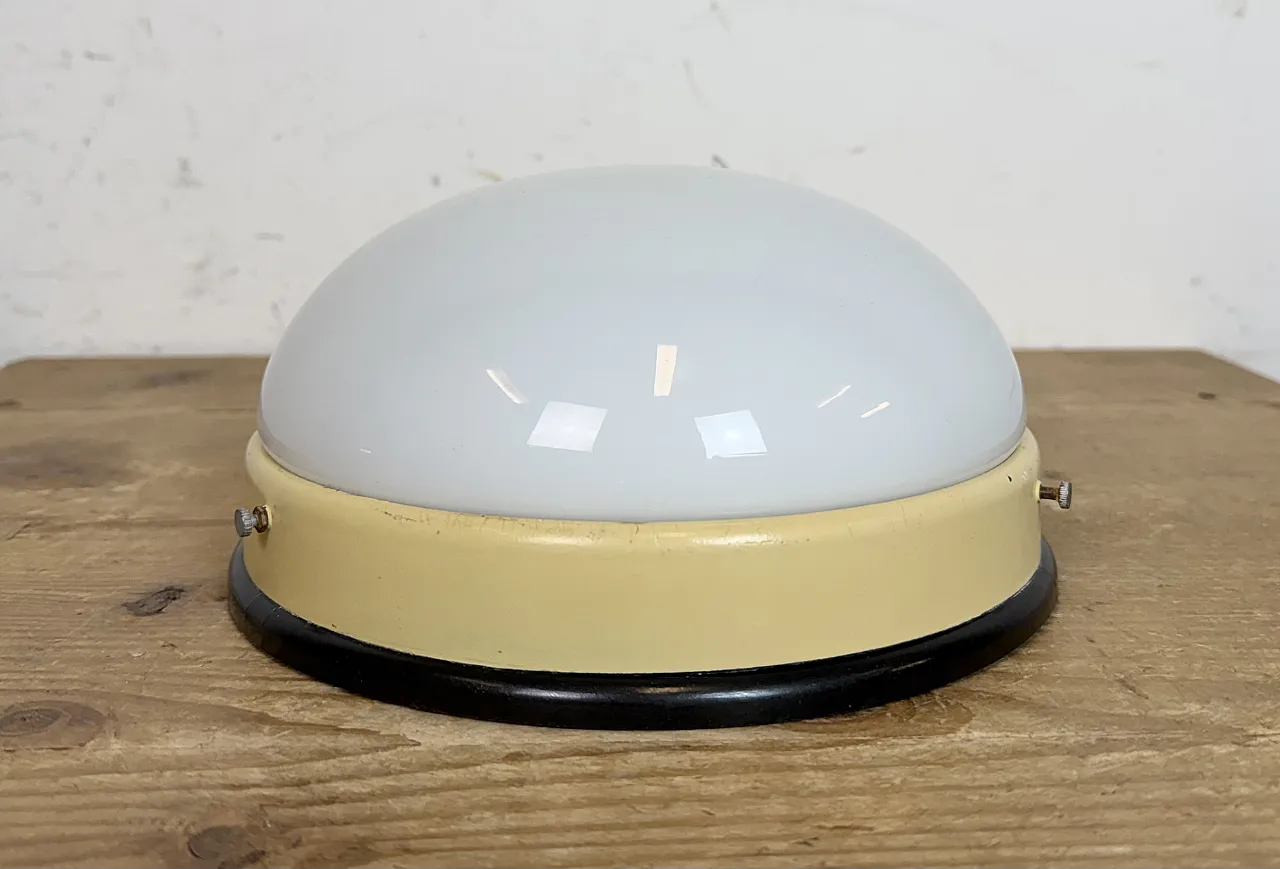 Lampada da parete o da soffitto industriale in bachelite con vetro lattimo, anni '50 3