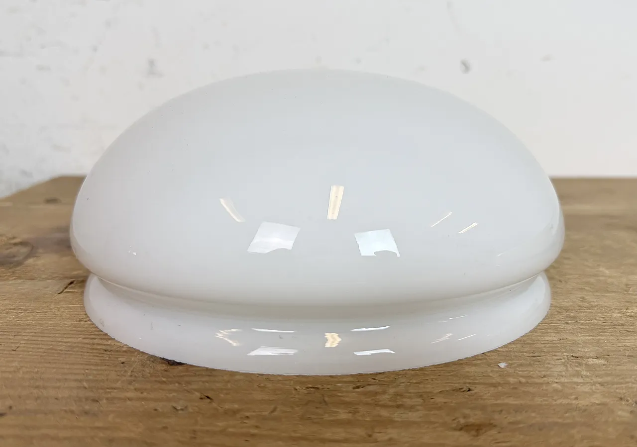 Lampada da parete o da soffitto industriale in bachelite con vetro lattimo, anni '50 9