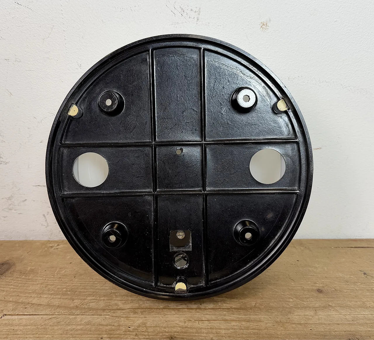 Lampada da parete o da soffitto industriale in bachelite con vetro lattimo, anni '50 11