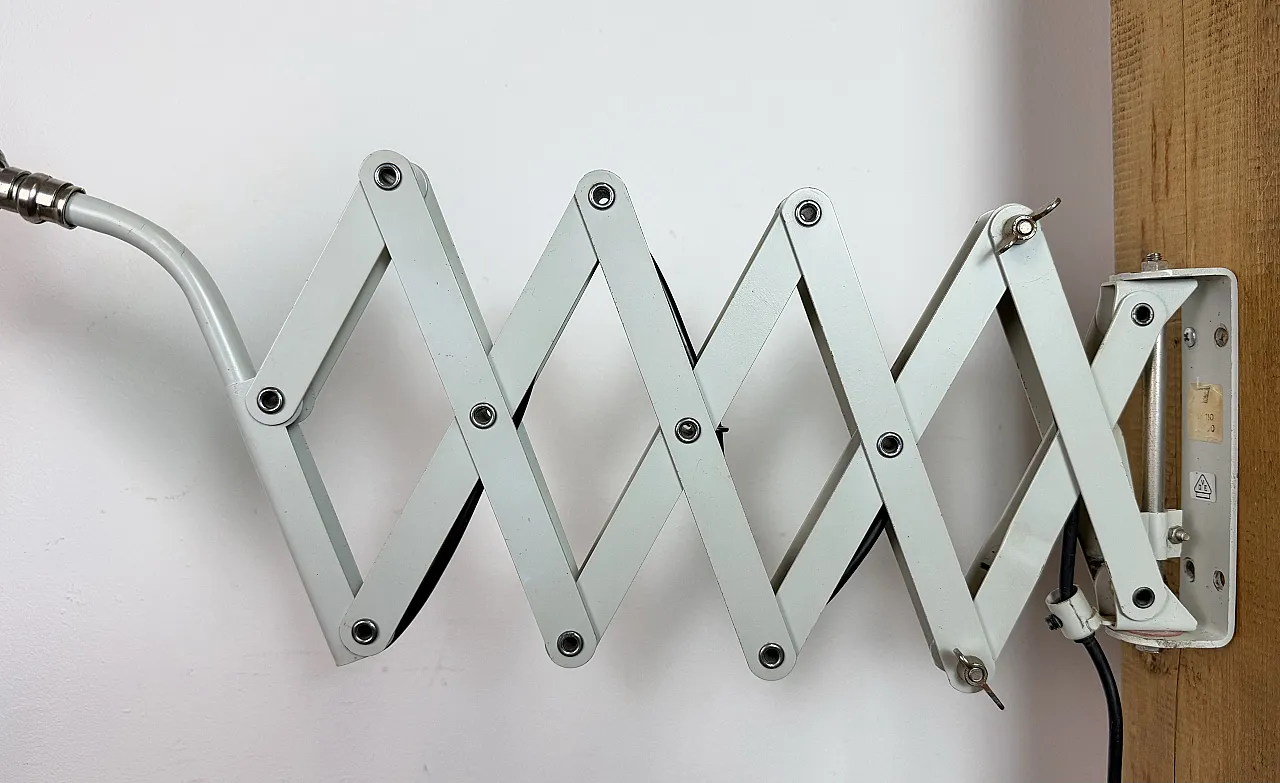 Lampada da parete industriale a forbice grigia di SIS, Germania, anni '60 5