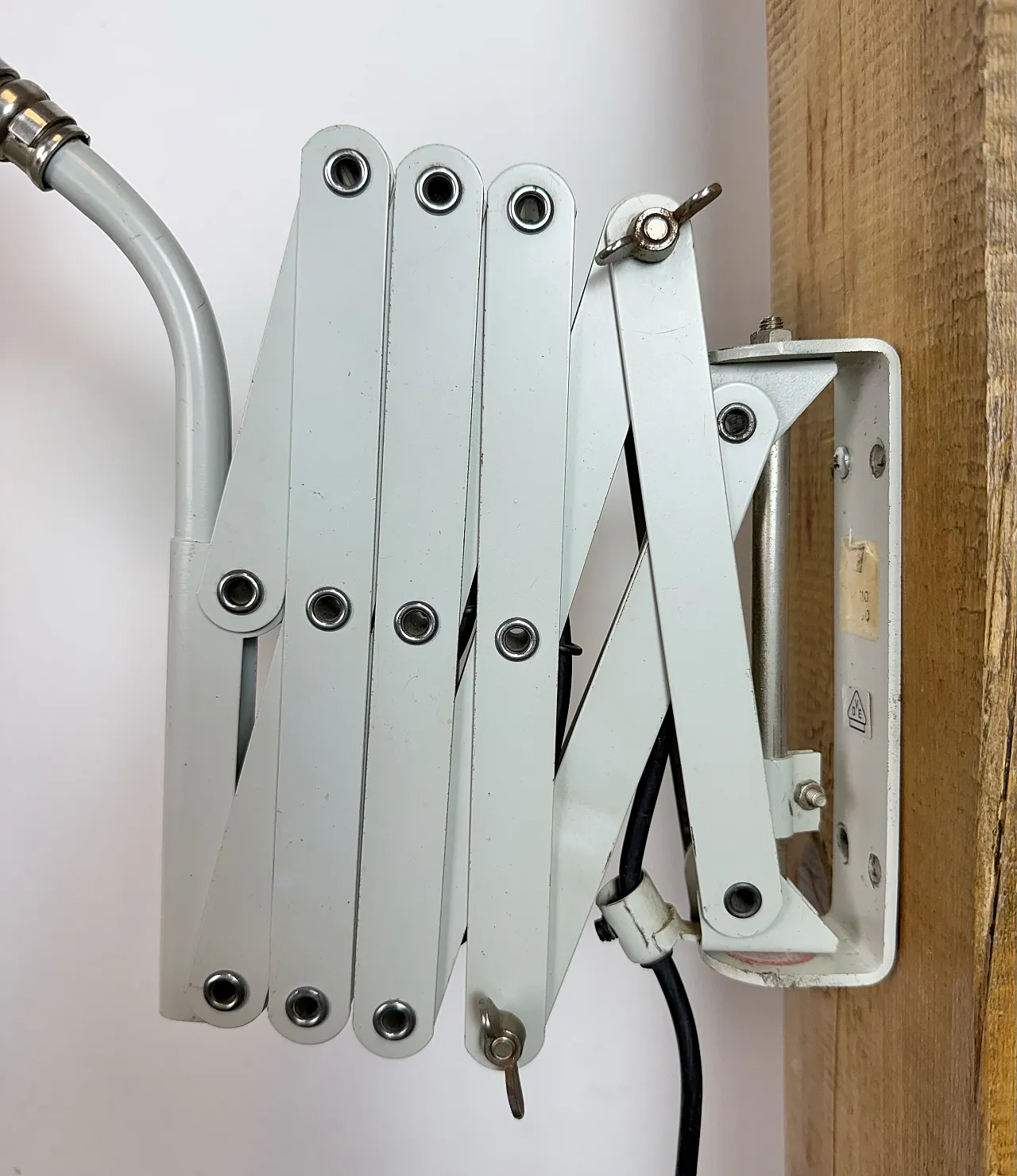 Lampada da parete industriale a forbice grigia di SIS, Germania, anni '60 8