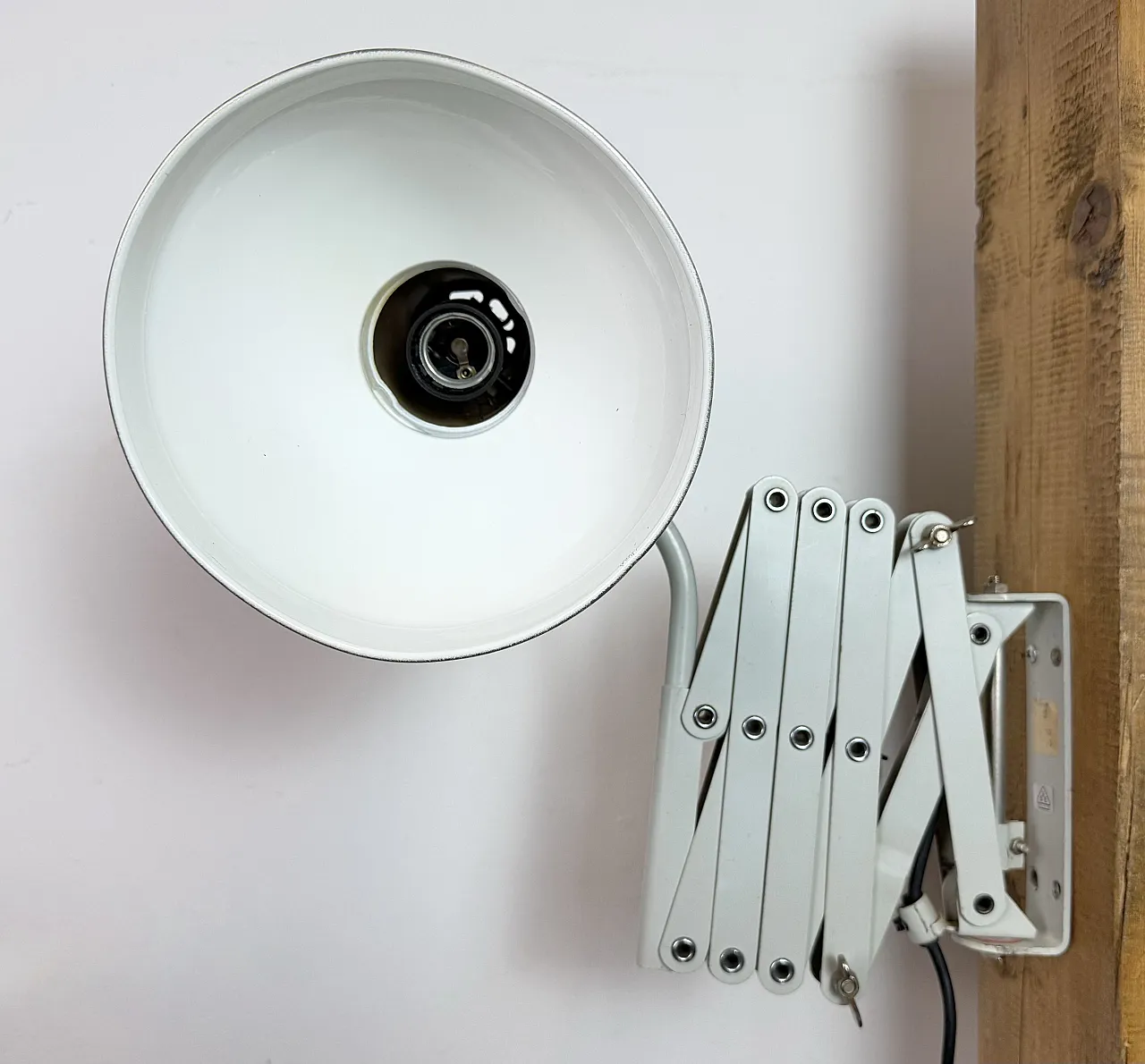 Lampada da parete industriale a forbice grigia di SIS, Germania, anni '60 9