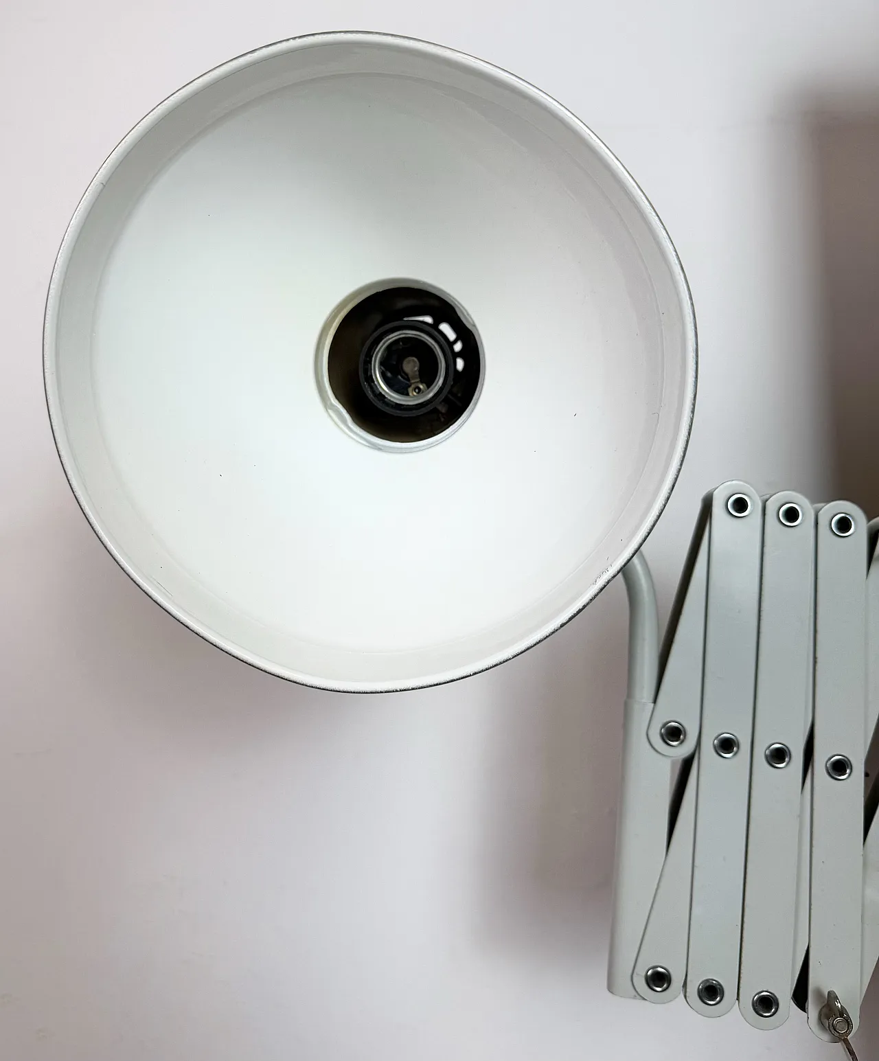 Lampada da parete industriale a forbice grigia di SIS, Germania, anni '60 10