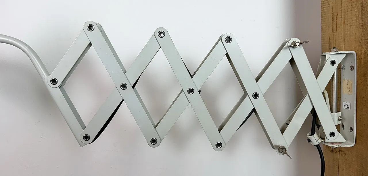 Lampada da parete industriale a forbice grigia di SIS, Germania, anni '60 12