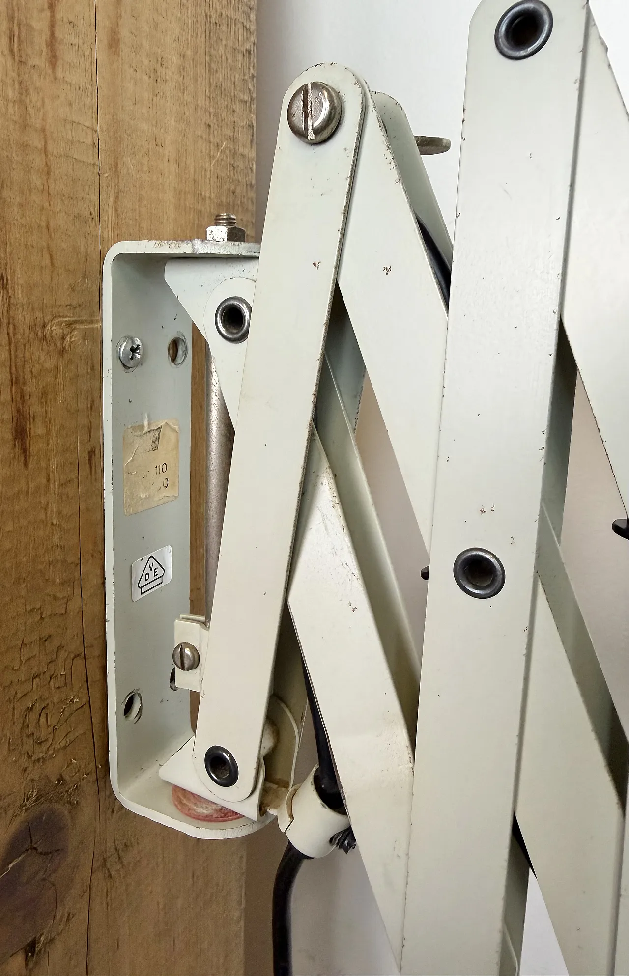 Lampada da parete industriale a forbice grigia di SIS, Germania, anni '60 14