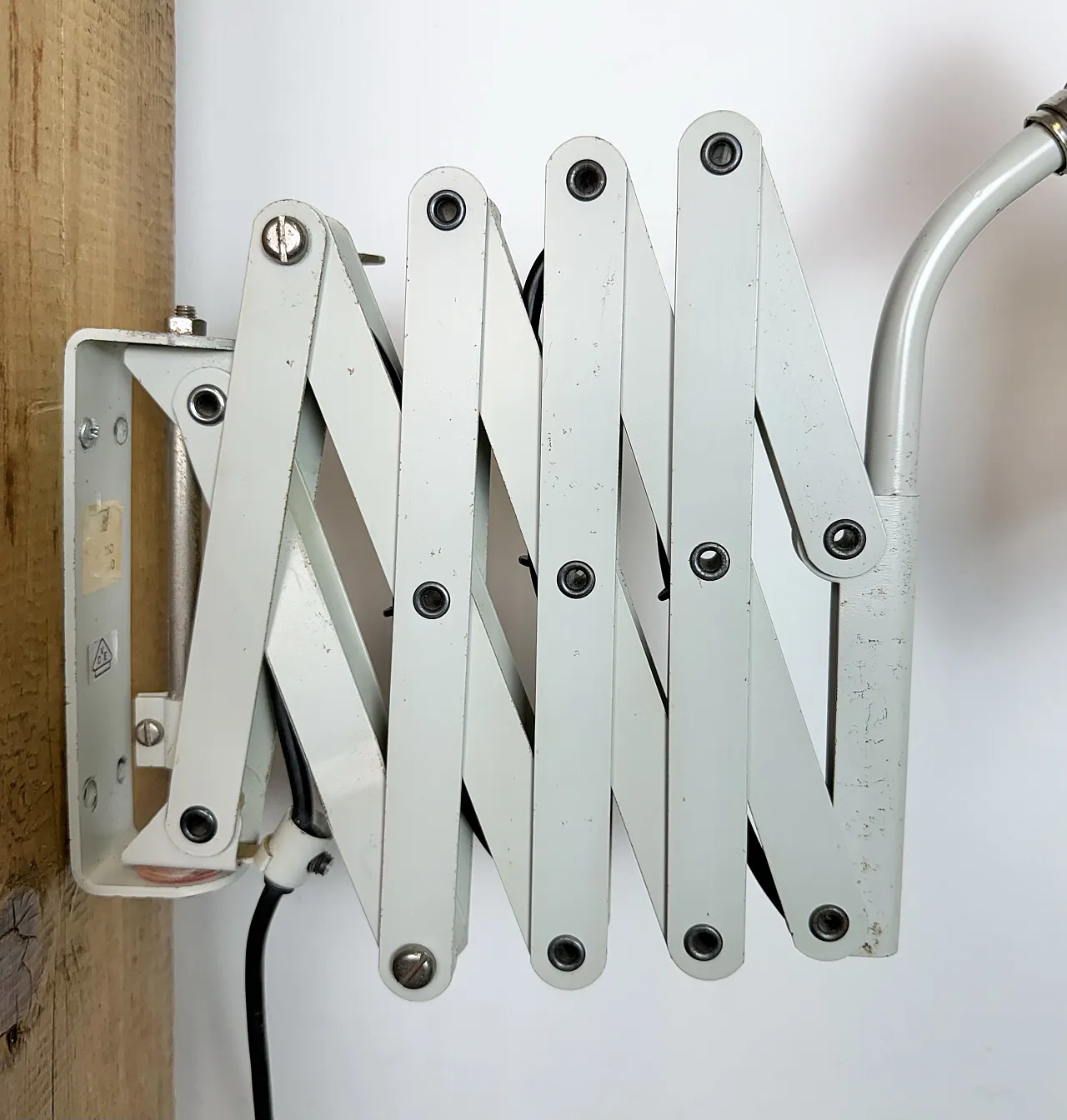 Lampada da parete industriale a forbice grigia di SIS, Germania, anni '60 15