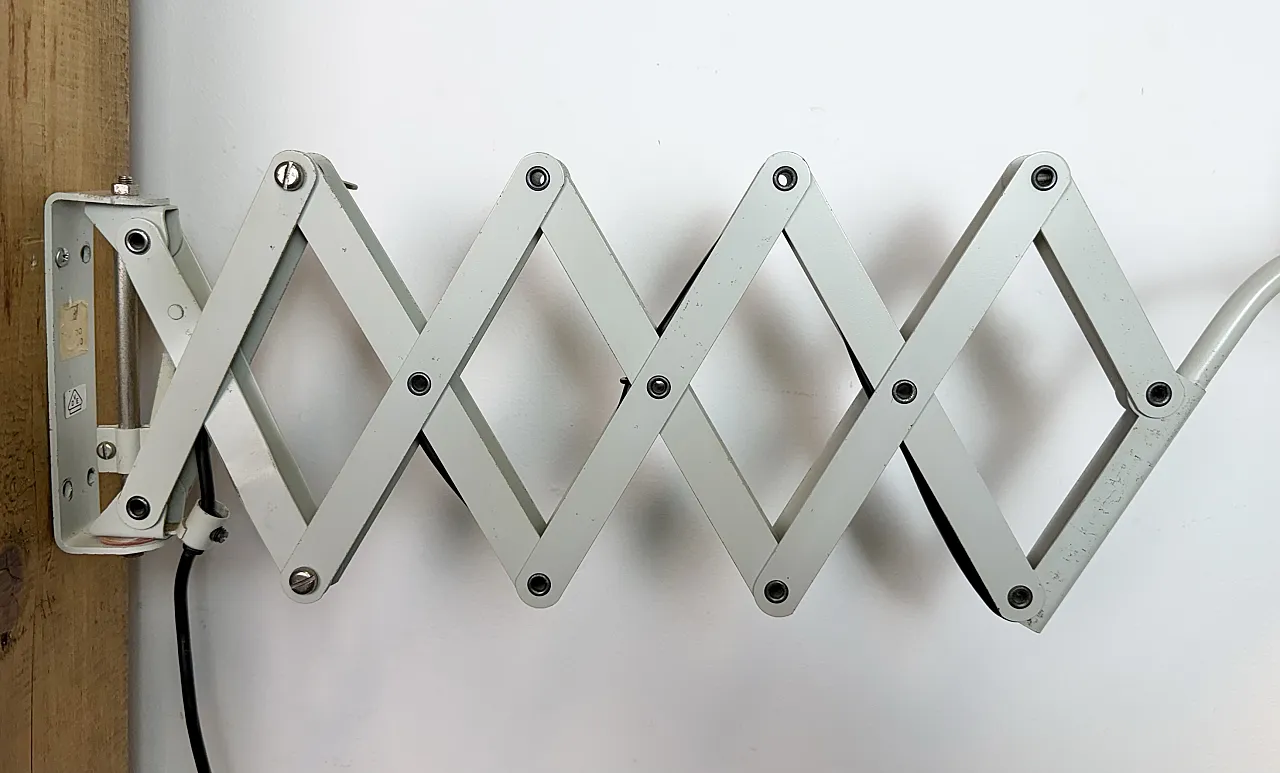 Lampada da parete industriale a forbice grigia di SIS, Germania, anni '60 18