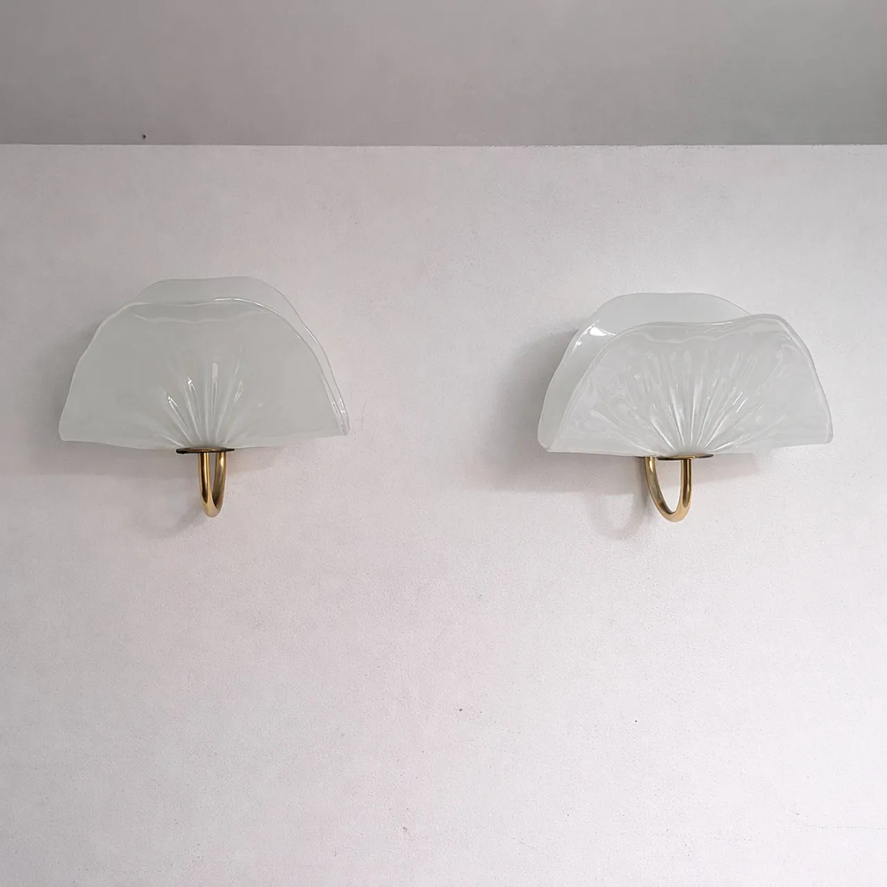 Coppia di appliques a foglia in vetro di Murano e ottone di PAF Studio 8