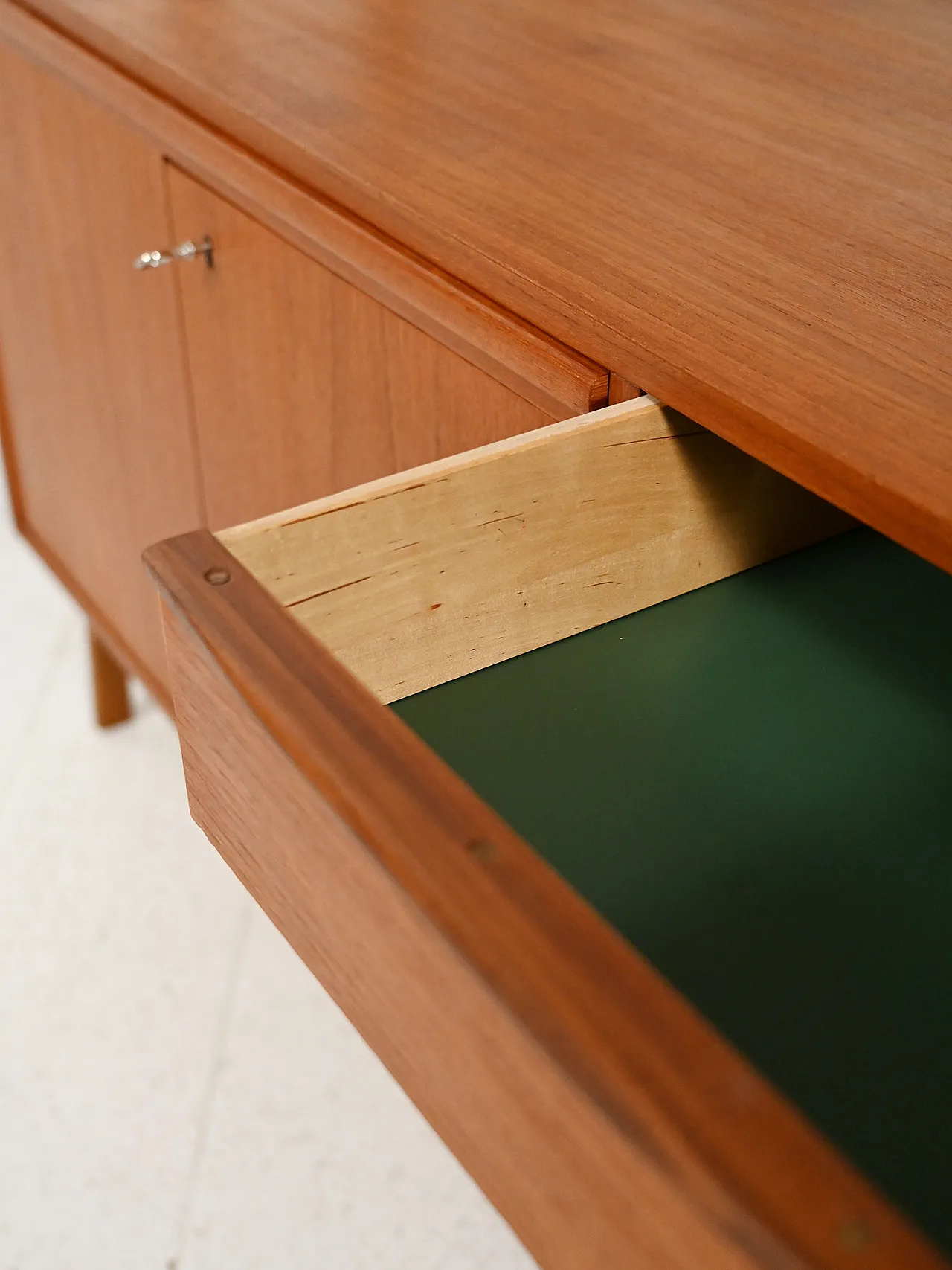 Scandinavian teak bookcase with extractable desk 10